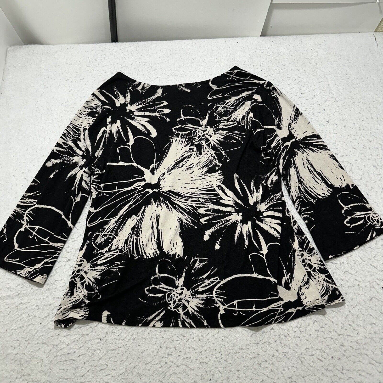 Other Lane Bryant 14/16 Black Ivory Floral Faux Wrap Blouse V-Neck Size XXL / US 16-18 / IT 52-54 - 9 Thumbnail
