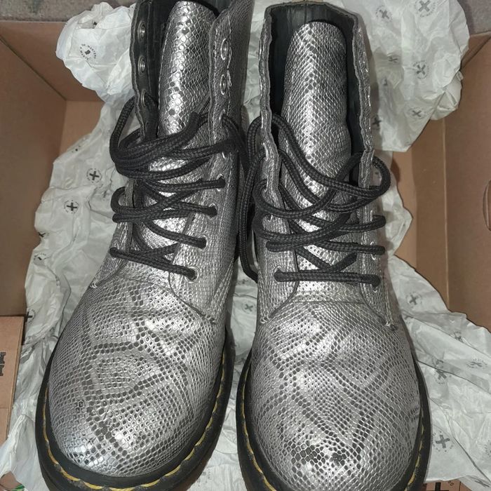 Dr martens vegan outlet snake