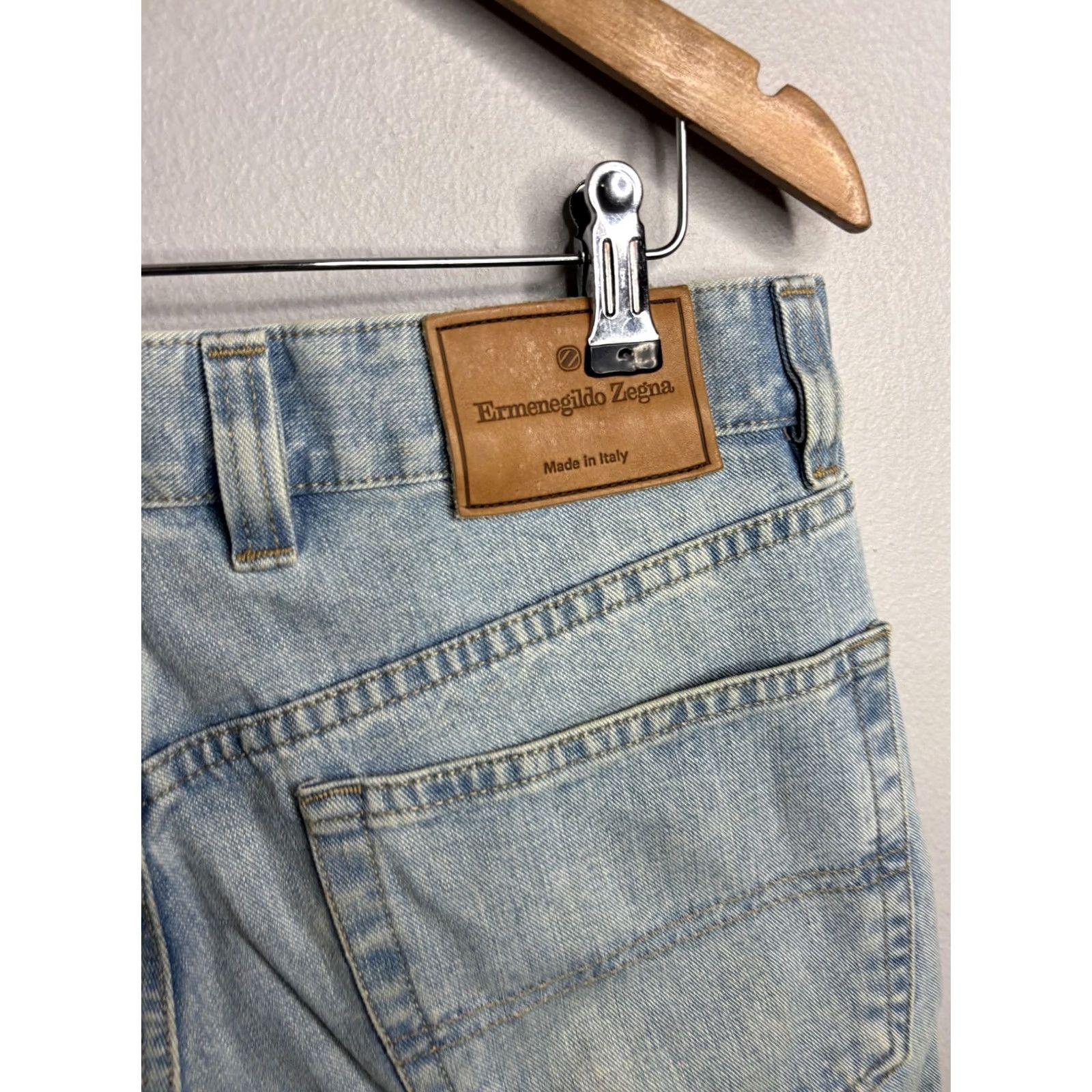 Ermenegildo Zegna Ermenegildo Zegna Jeans Mens 35 Light Wash Denim Designer Casual Made in Italy Size US 35 - 2 Thumbnail