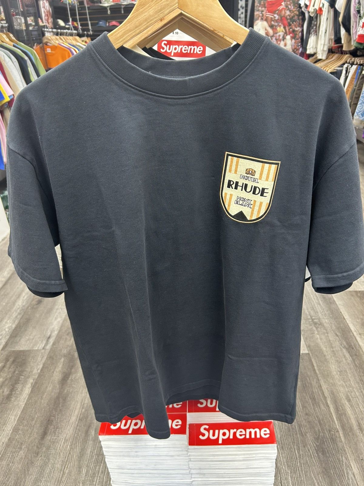 Rhude Rhude Mont-Blanc Hotel Tee Size US S / EU 44-46 / 1 - 1 Thumbnail