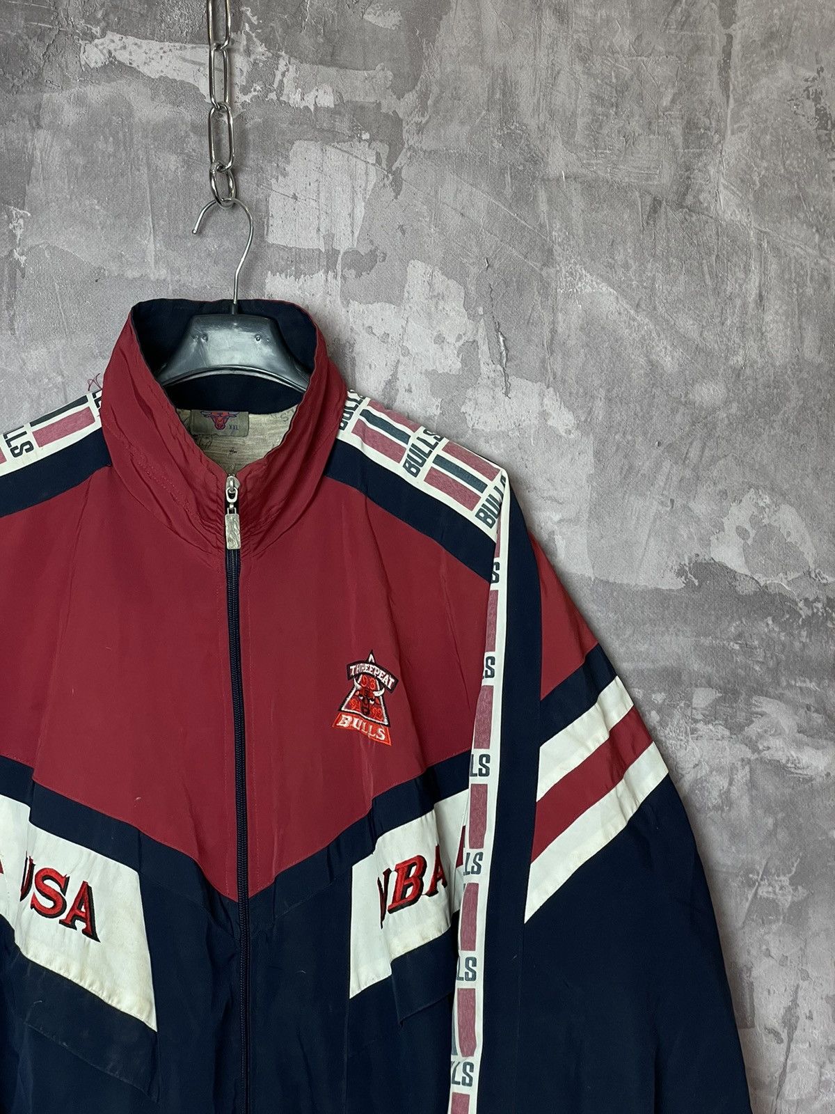 NBA × Vintage Vintage Chicago Bulls NBA Jacket like Lakers Hornets Bills Size US L / EU 52-54 / 3 - 12 Thumbnail
