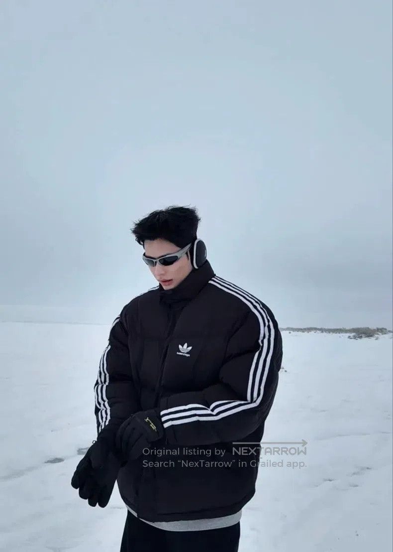 Balenciaga Balenciaga Black Puffer Jacket with Three Stripes on the S Size US S / EU 44-46 / 1 - 1 Thumbnail