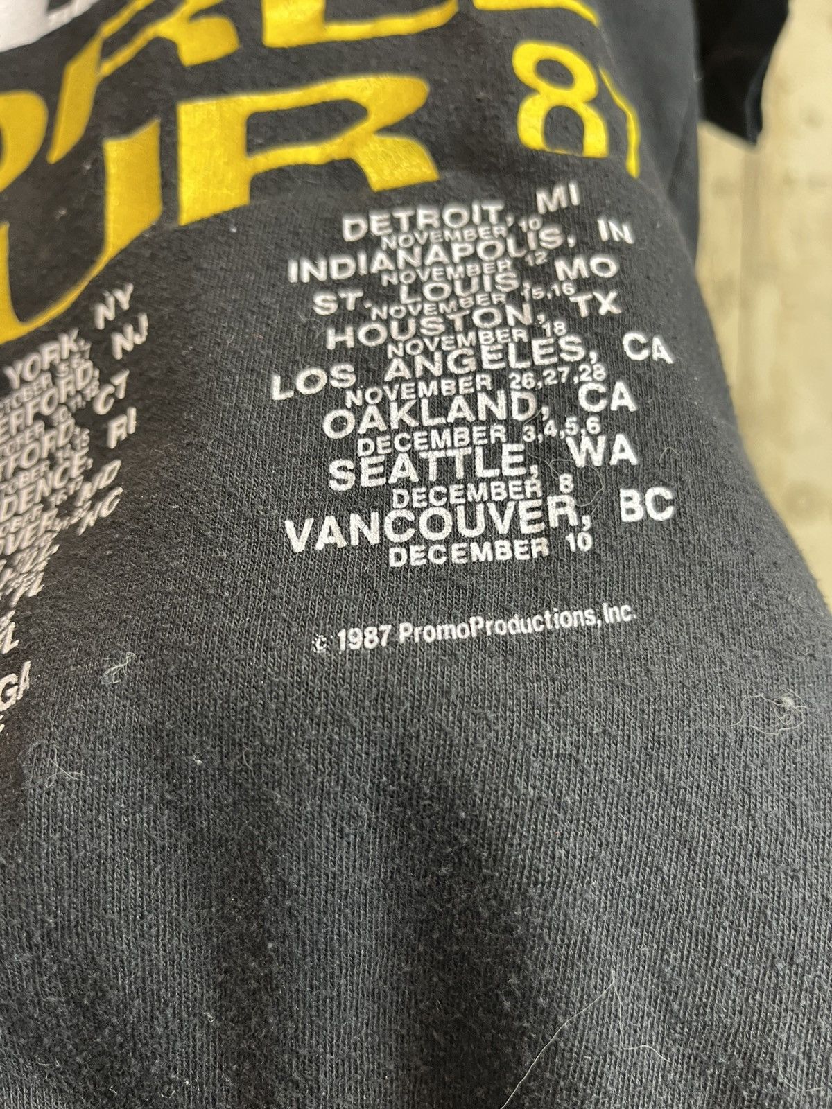 Band Tees × Vintage RARE Pink Floyd 1987 world Tour T shirt Size US S / EU 44-46 / 1 - 5 Thumbnail