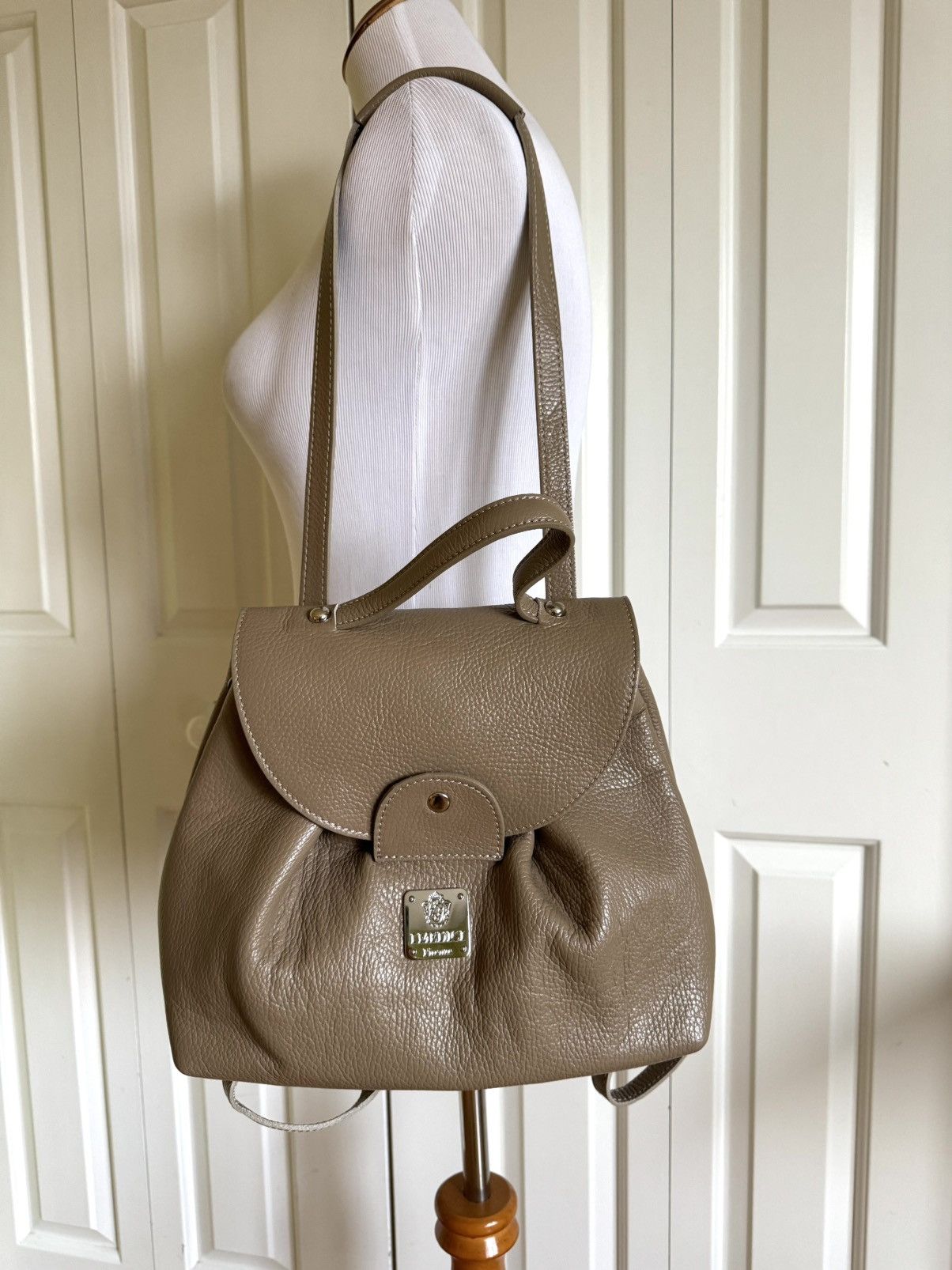 I MEDICI Firenze Beige Leather Shoulder Bag/Backpack NWOT