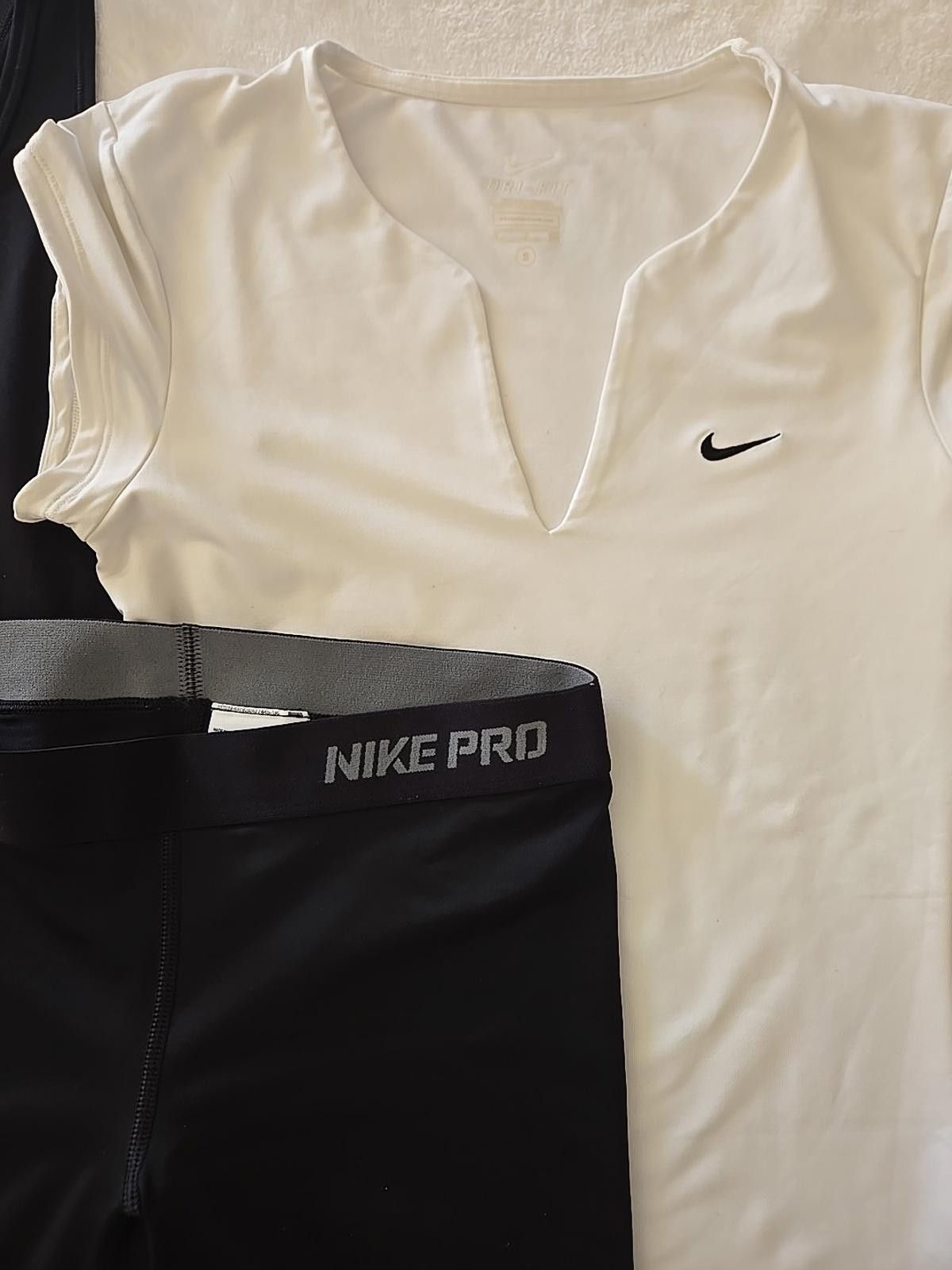 Nike Nike Pro 3 Pcs Set Combat Dri Fit Capri/ 2 Tops Womens Small Size 28" / US 6 / IT 42 - 3 Thumbnail