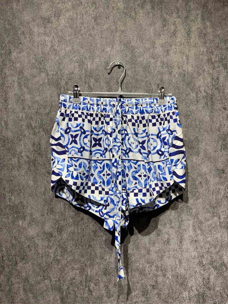 Louis Vuitton Louis Vuitton White and blue silk ocean shorts 2501-Nextarr Size US 34 / EU 50 - 1 Thumbnail