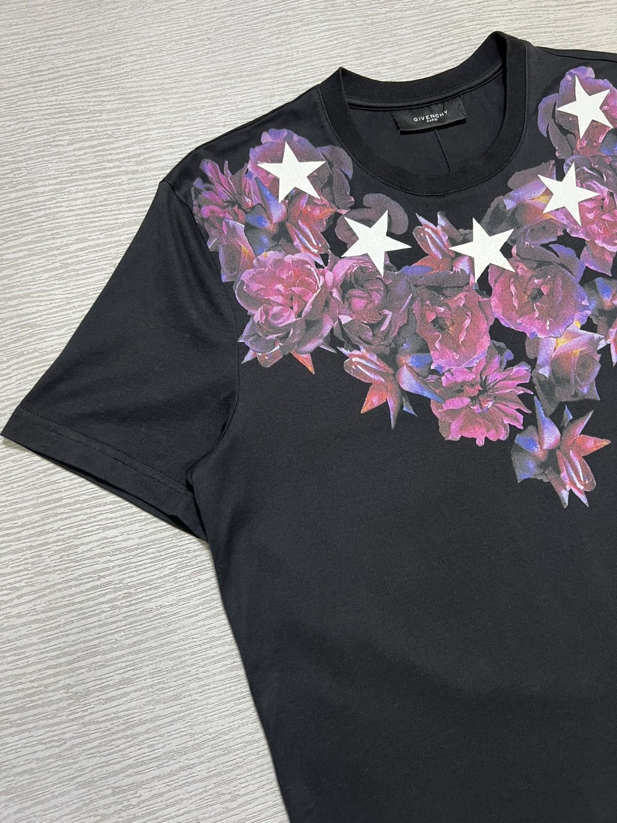 Givenchy Givenchy - Riccardo Tisci - Floral Print Star Neckline Tee Size US L / EU 52-54 / 3 - 4 Thumbnail