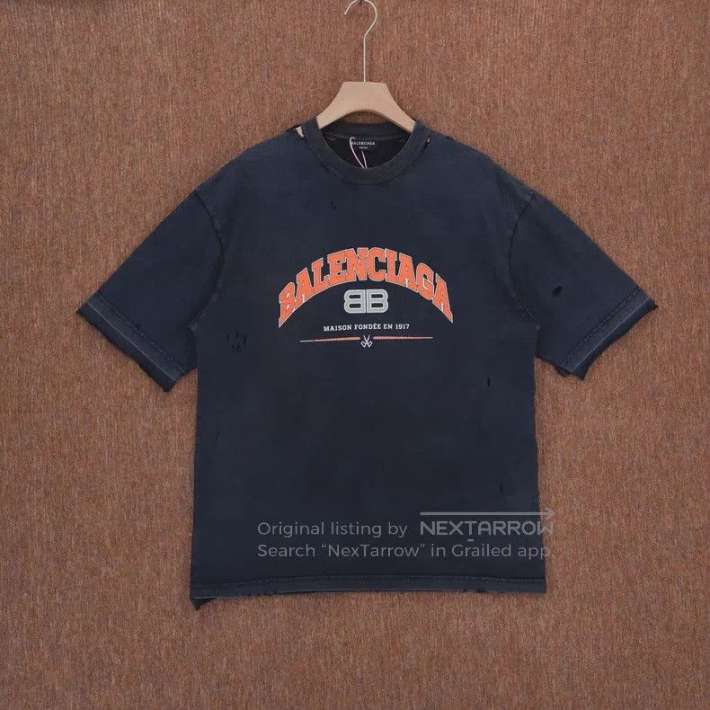 Balenciaga Balenciaga Double B Letter Logo Distressed Short Sleeve T- Size US M / EU 48-50 / 2 - 1 Thumbnail