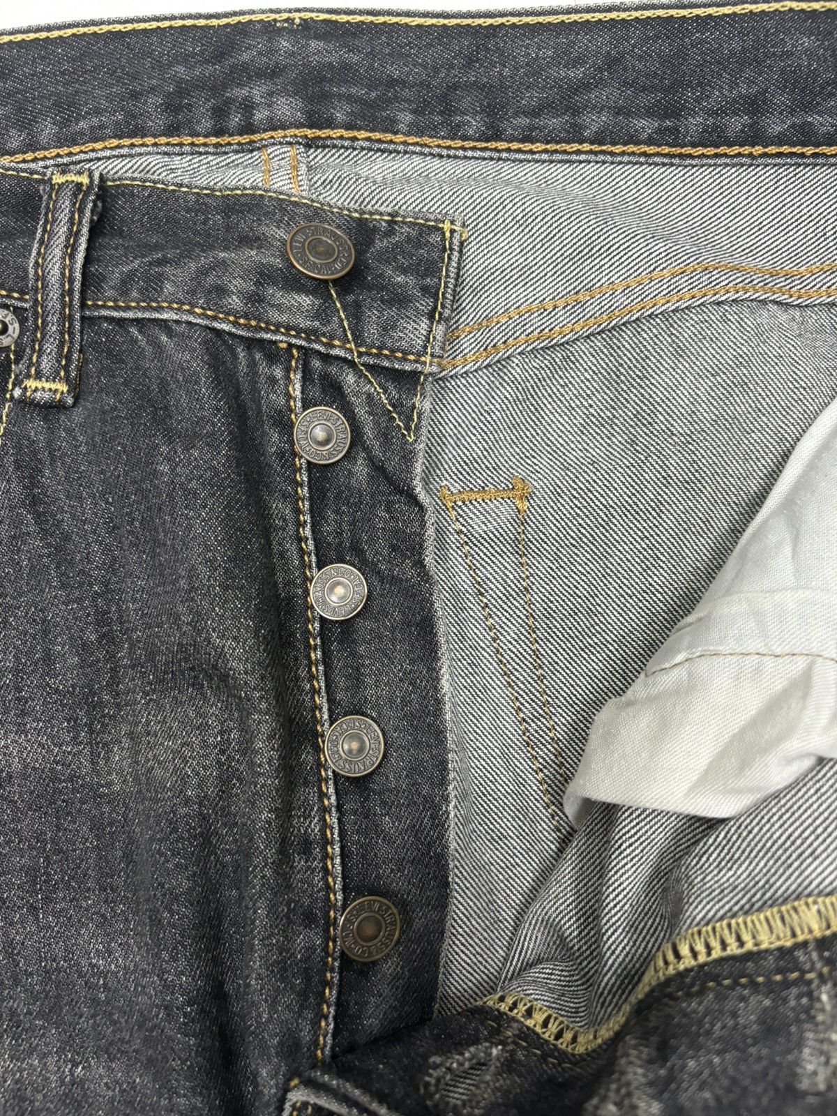 Levi's VINTAGE LEVIS 501 BLACK DISTRESSED DENIM JEANS Size US 31 - 11 Thumbnail