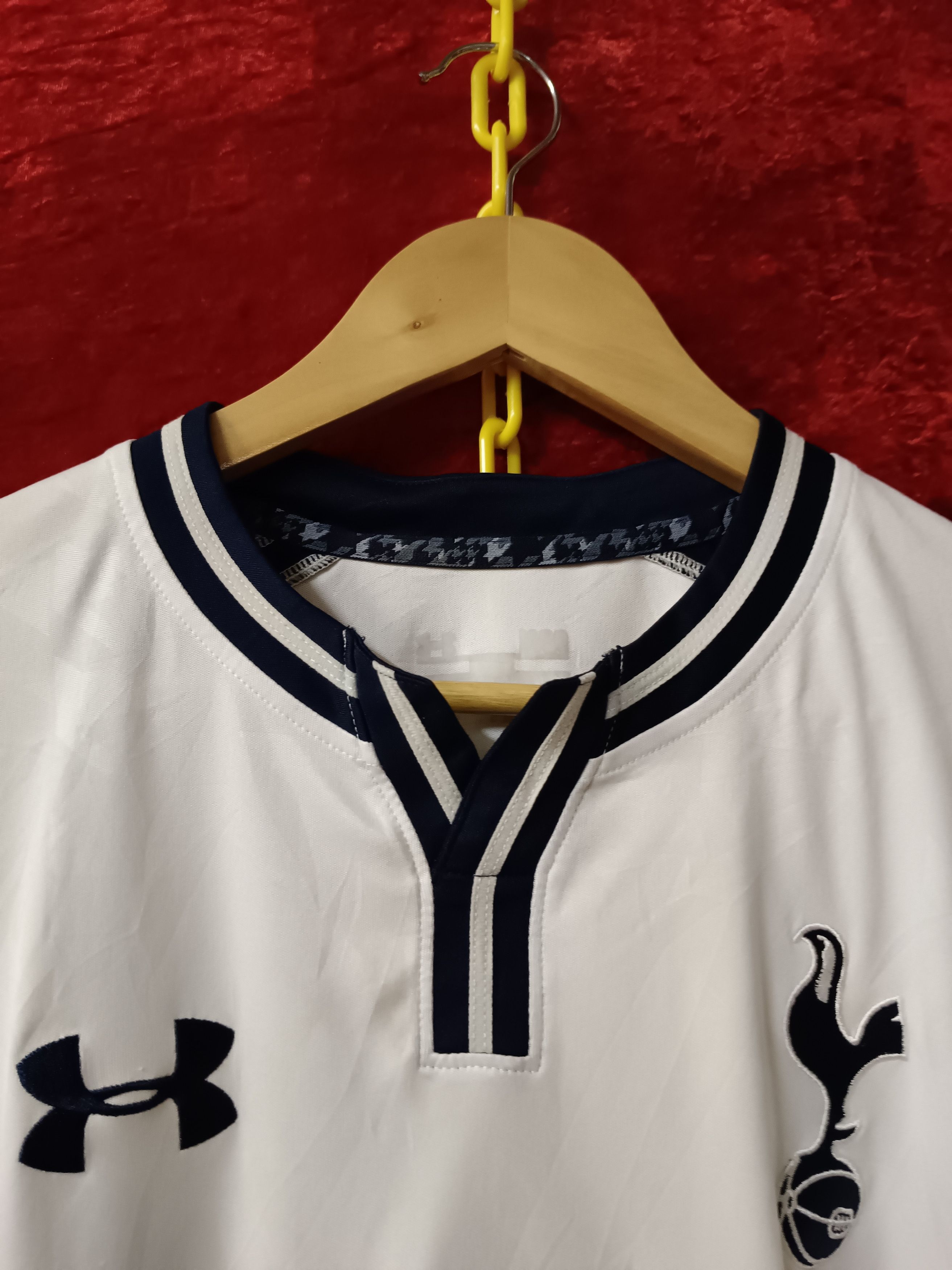 Under Armour Tottenham Hotspurs 2013/2014 Player Issue No 8 Paulinho Size US L / EU 52-54 / 3 - 10 Thumbnail
