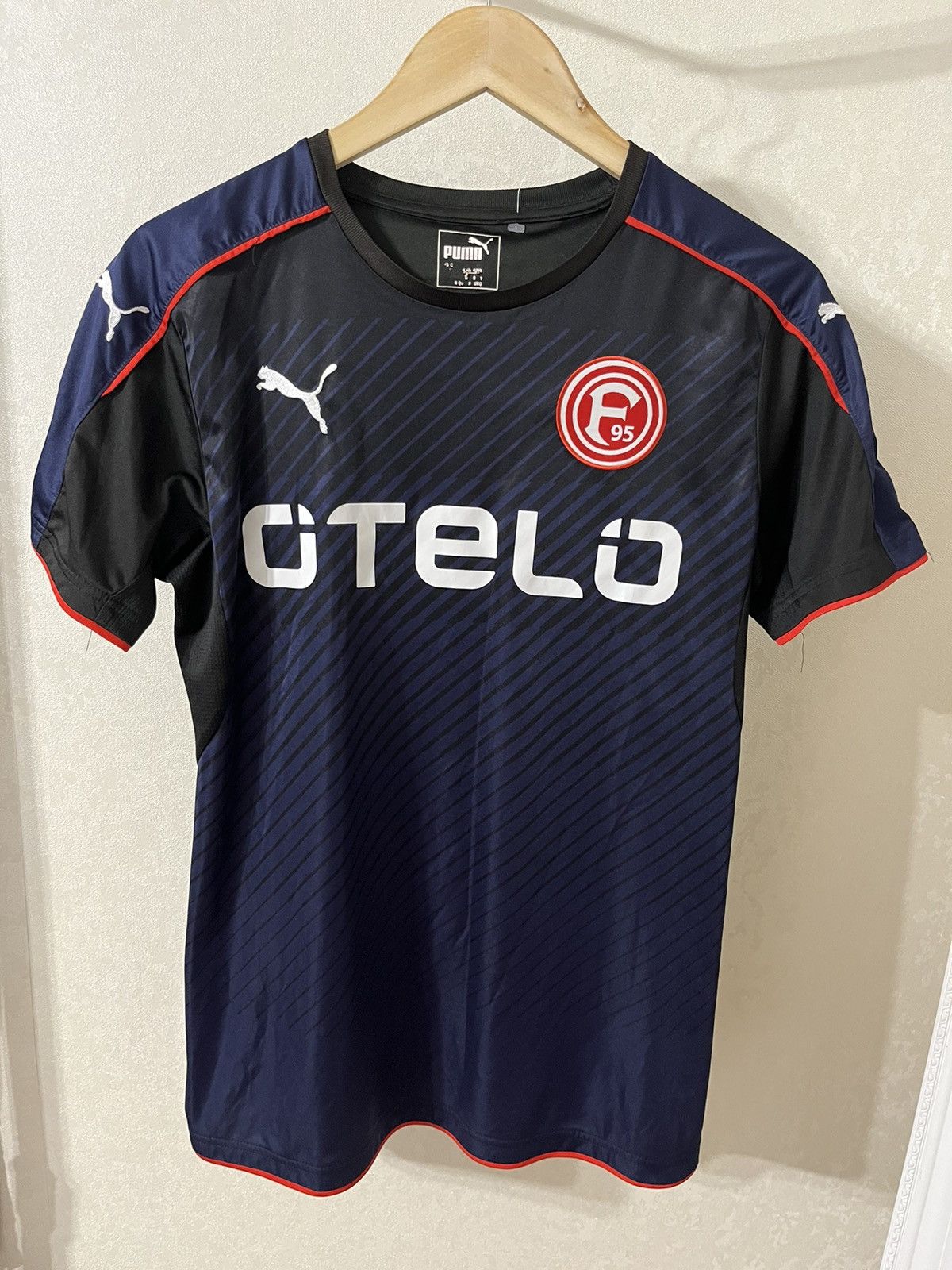 Other Puma Fortuna Dusseldorf 16/17 Third Jersey Size US S / EU 44-46 / 1 - 1 Thumbnail