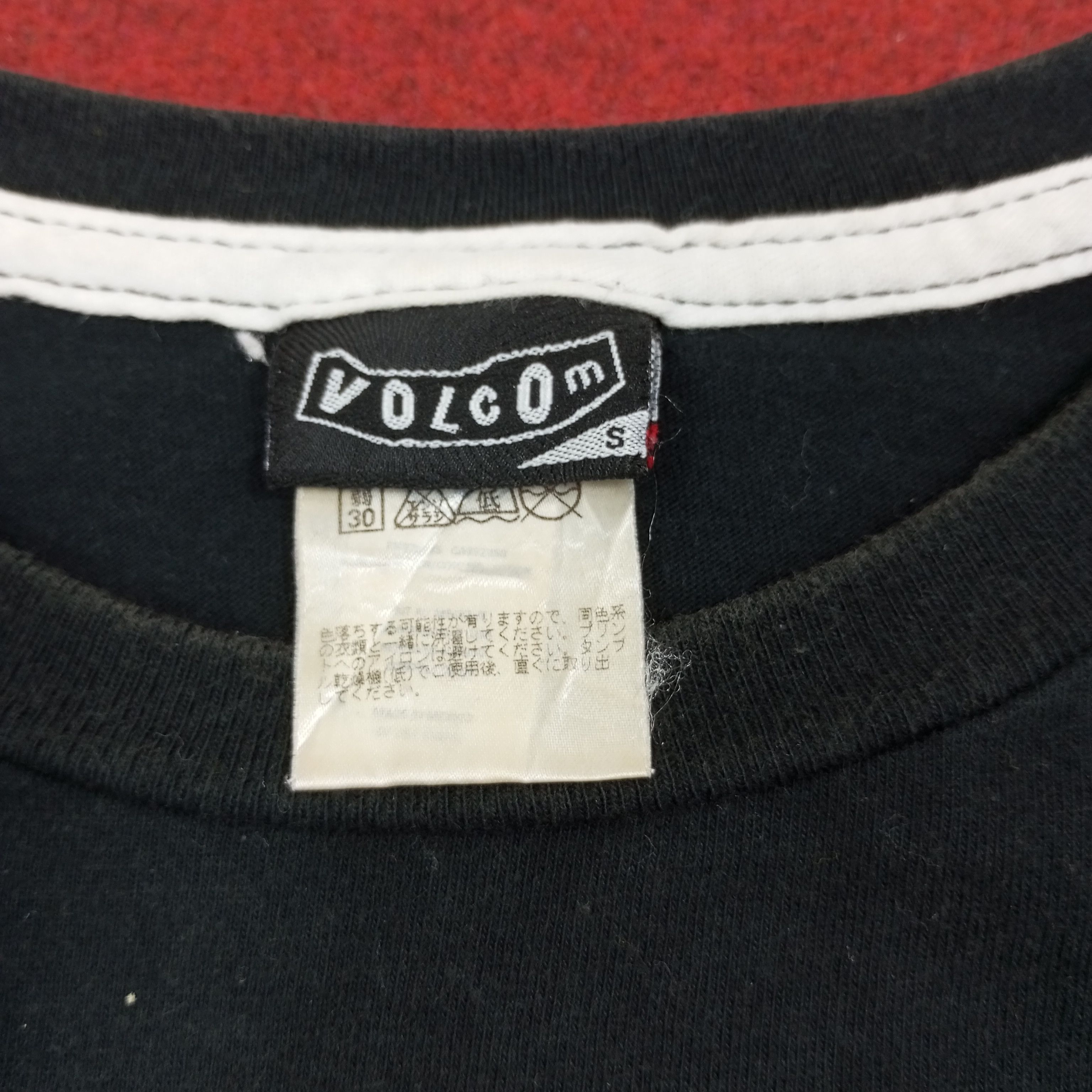 Vintage × Volcom Volcom Punk Rock Streetwear Tshirt Size US S / EU 44-46 / 1 - 8 Thumbnail