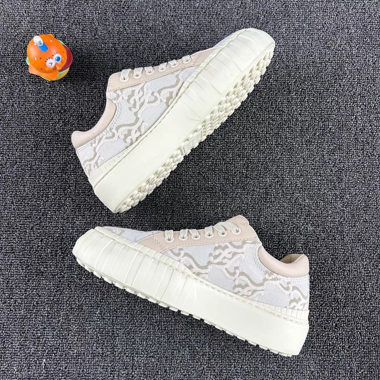 Fendi Fendi Monogram Beige Low-Top Sneakers 36 Size US 5.5 / IT 35.5 - 3 Thumbnail