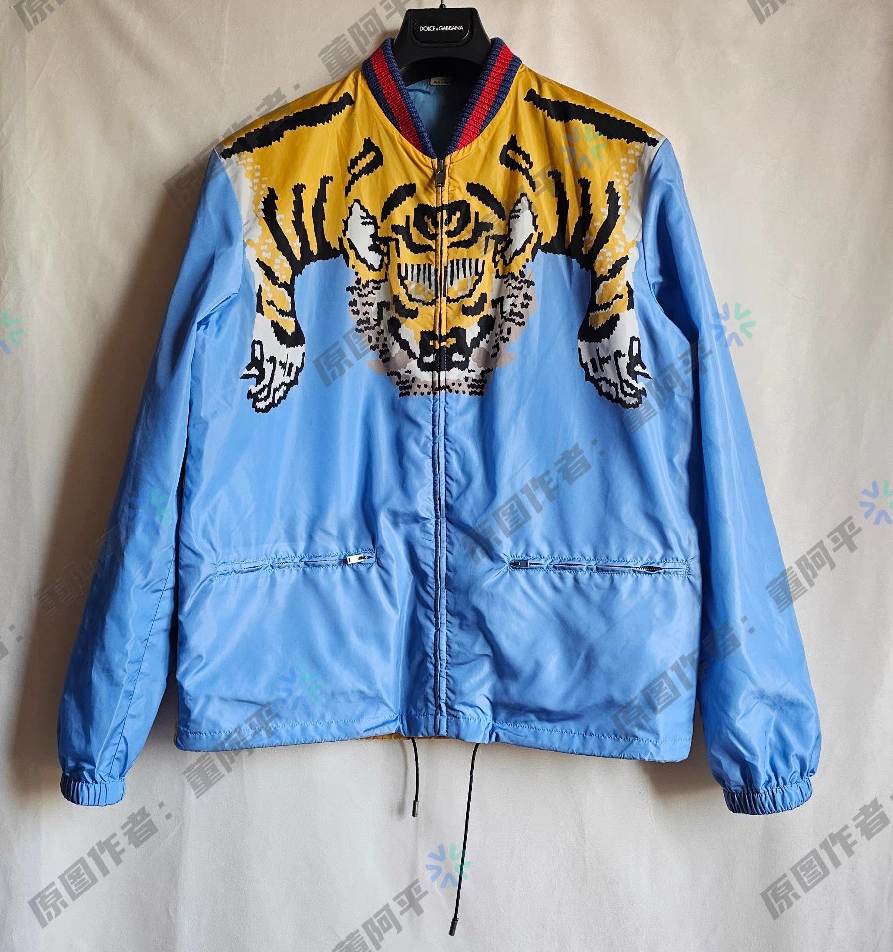 Gucci Gucci Blue Nylon Tiger Print Windbreaker Jacket. Size US L / EU 52-54 / 3 - 1 Thumbnail