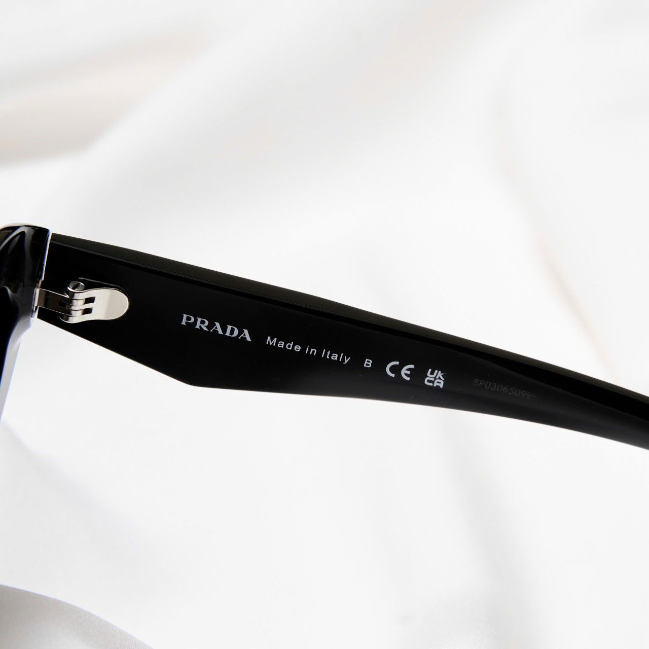 Prada PRADA 0PR 26ZS 16K08Z SUNGLASSES Size ONE SIZE - 4 Thumbnail