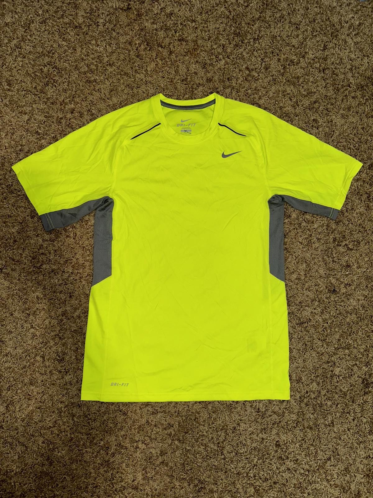 Nike Nike Mens Legacy SS Volt Training Top Size US S / EU 44-46 / 1 - 1 Thumbnail