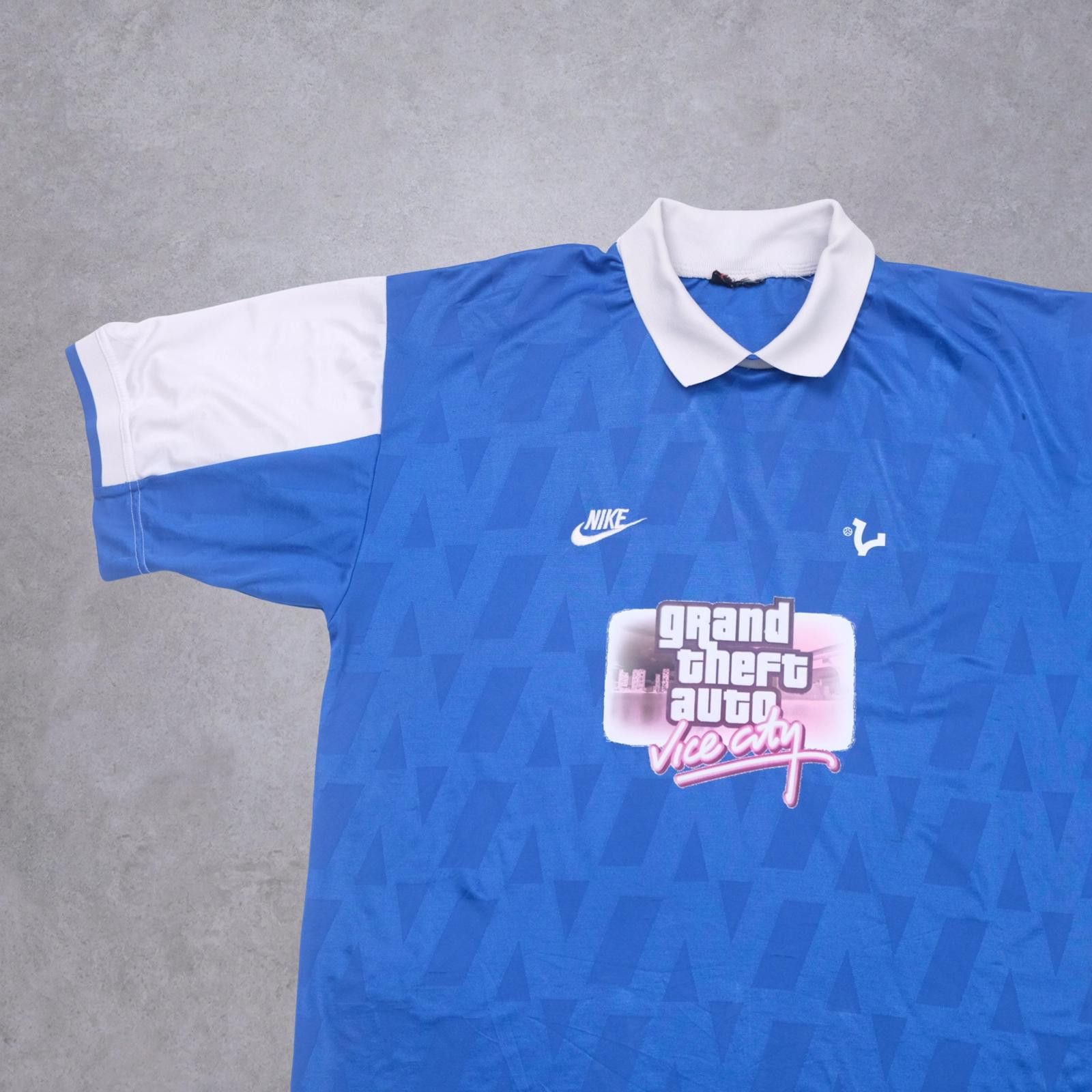 Nike VICE Footbal Store x Grand Theft Auto Custom Football Shirt Size US L / EU 52-54 / 3 - 4 Thumbnail