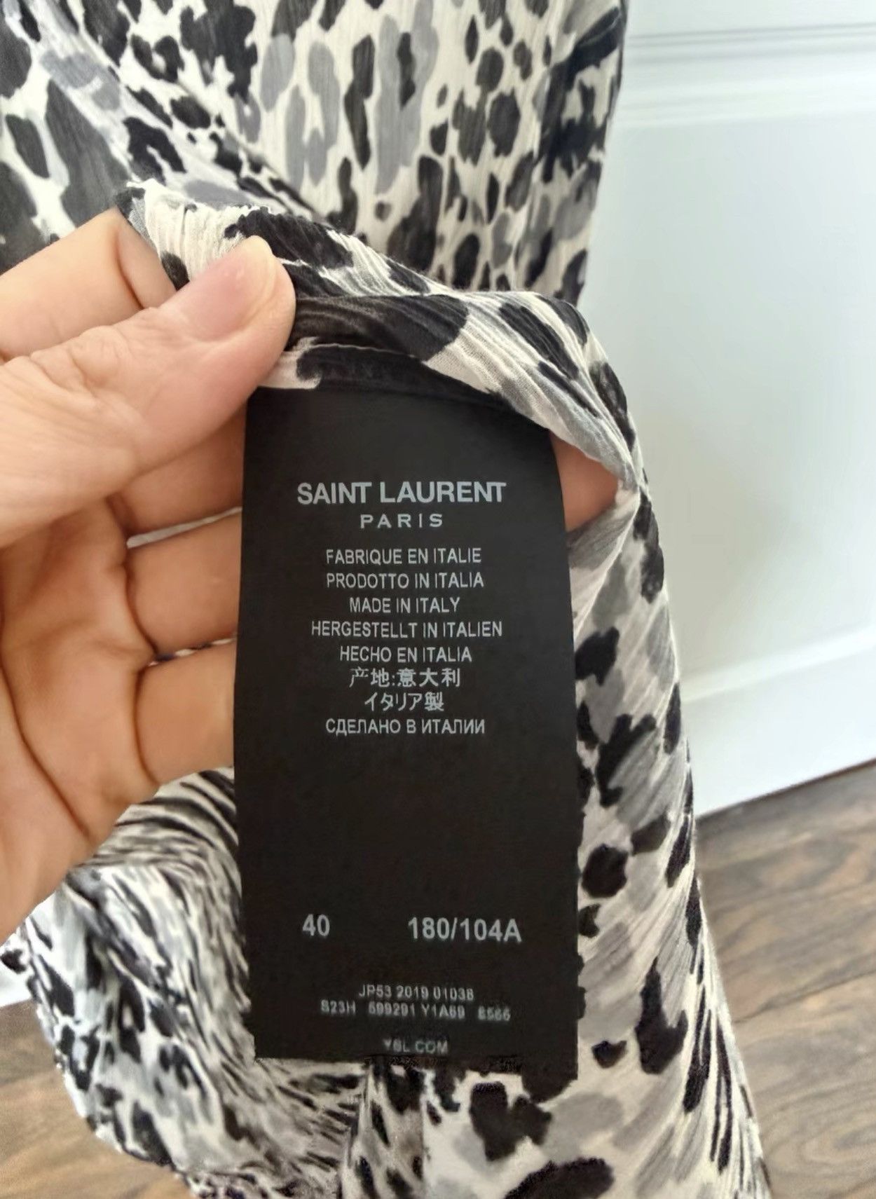 Saint Laurent Paris Snow leopard print crepe shirt size 40 Size US M / EU 48-50 / 2 - 17 Thumbnail
