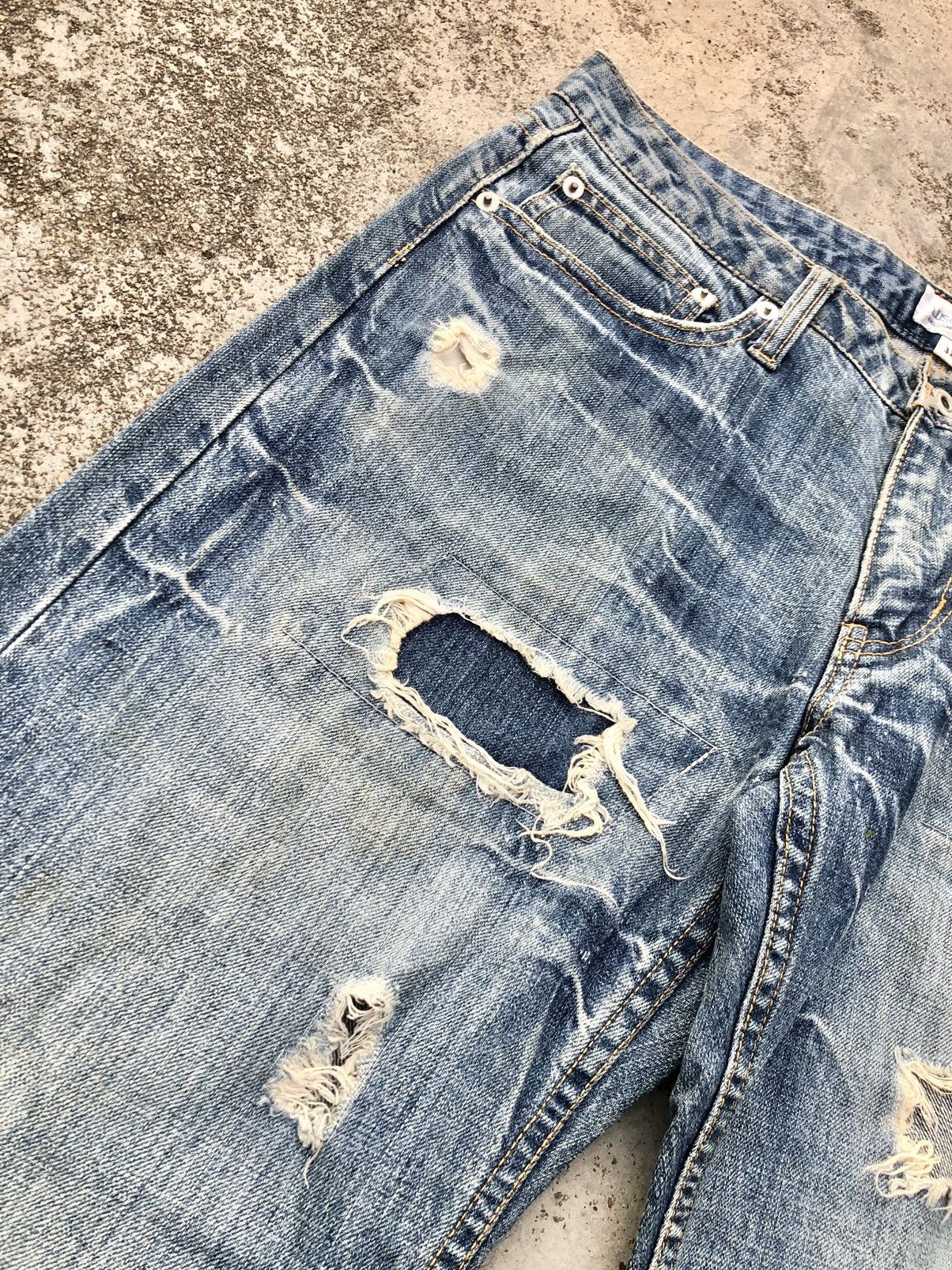 Japanese Brand DISTRESSED PATCHWORK WASHED BLUE DENIM Size US 32 / EU 48 - 2 Thumbnail