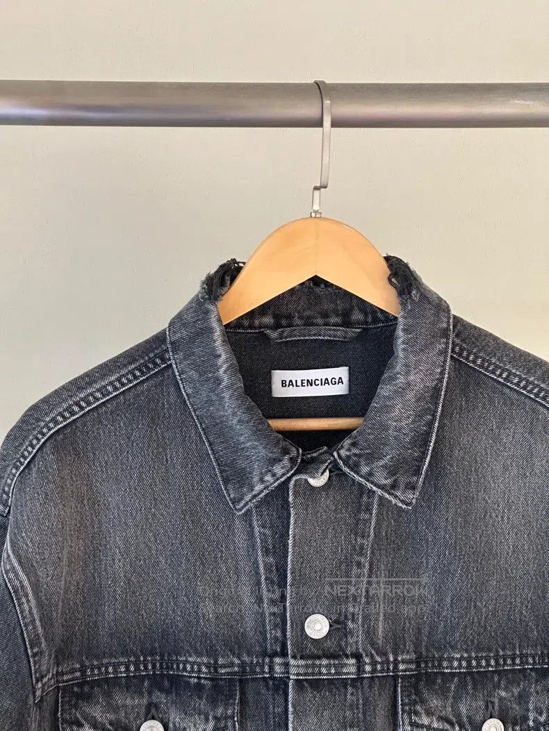 Balenciaga Balenciaga Distressed Collar Hole Denim Jacket Size XS / US 0-2 / IT 36-38 - 4 Thumbnail