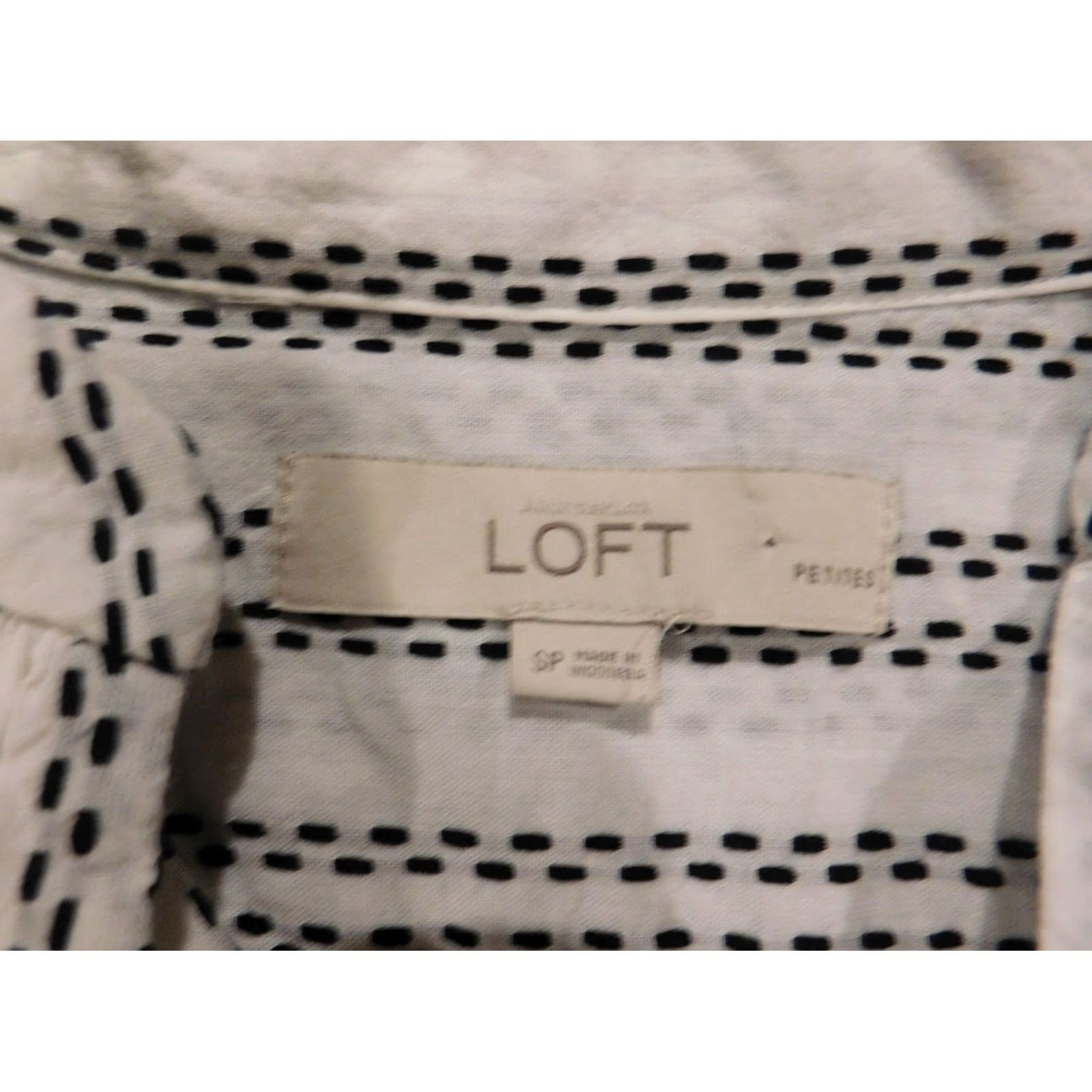 Ann Taylor Loft Ann Taylor Blouse Shirt White Striped Petite PS Long Sleeve Round Neck Pullover Casual Women's Modern Basic Size S / US 4 / IT 40 - 4 Thumbnail