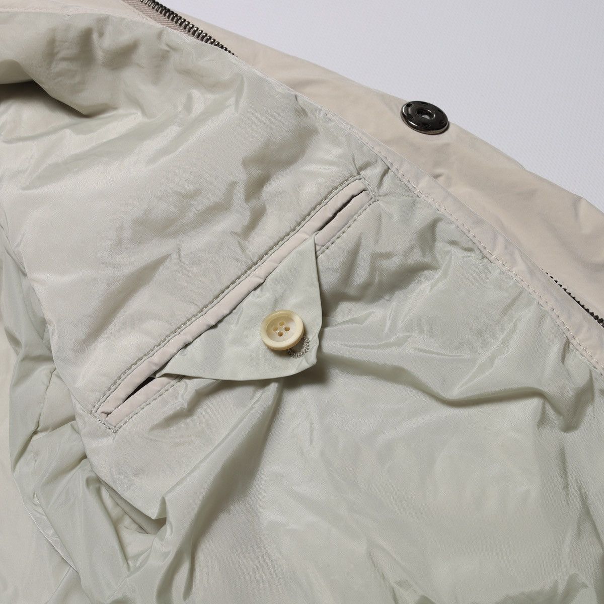 Prada Prada White Milk Puffer Jacket Coat Parka Size XL / US 12-14 / IT 48-50 - 19 Thumbnail