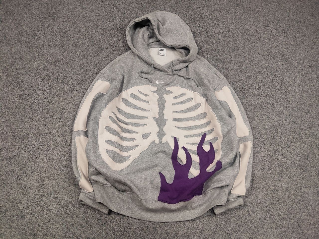 Nike Rare Nike skeleton Logo vintage reworked Hoodie Y2K Style Size US S / EU 44-46 / 1 - 2 Thumbnail