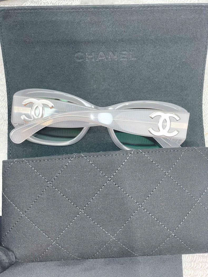 Chanel Chanel Holiday Sweetheart Sunglasses -2505 Size ONE SIZE - 3 Thumbnail