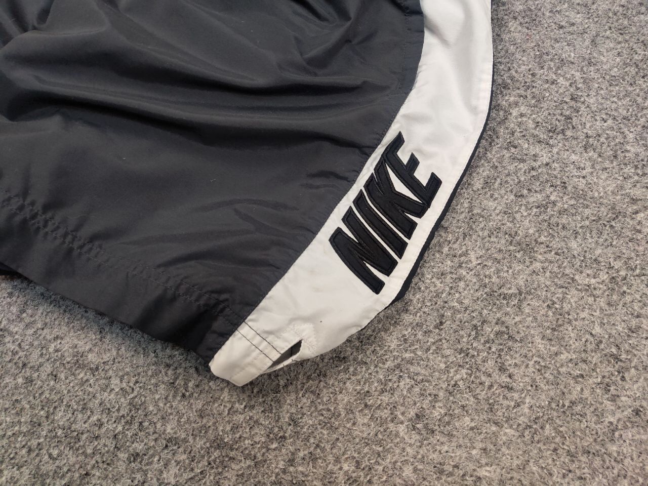 Nike Vintage 90's Nike swoosh Gray Shorts nylon casual Y2K Style Size US 34 / EU 50 - 4 Thumbnail