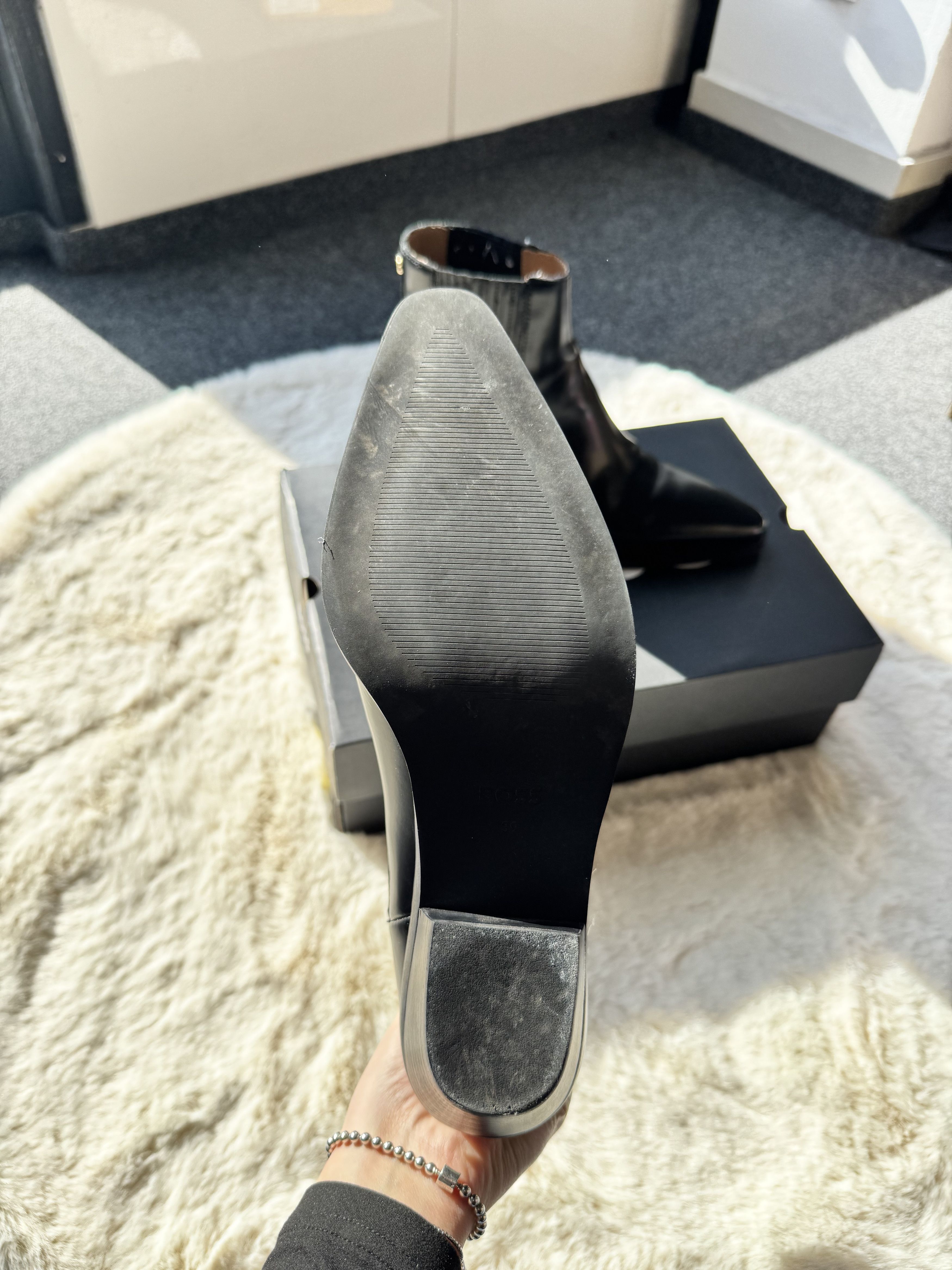 Hugo Boss BOSS Niara EU 39 black leather ankle cowboy boots Size US 9 / IT 39 - 8 Thumbnail