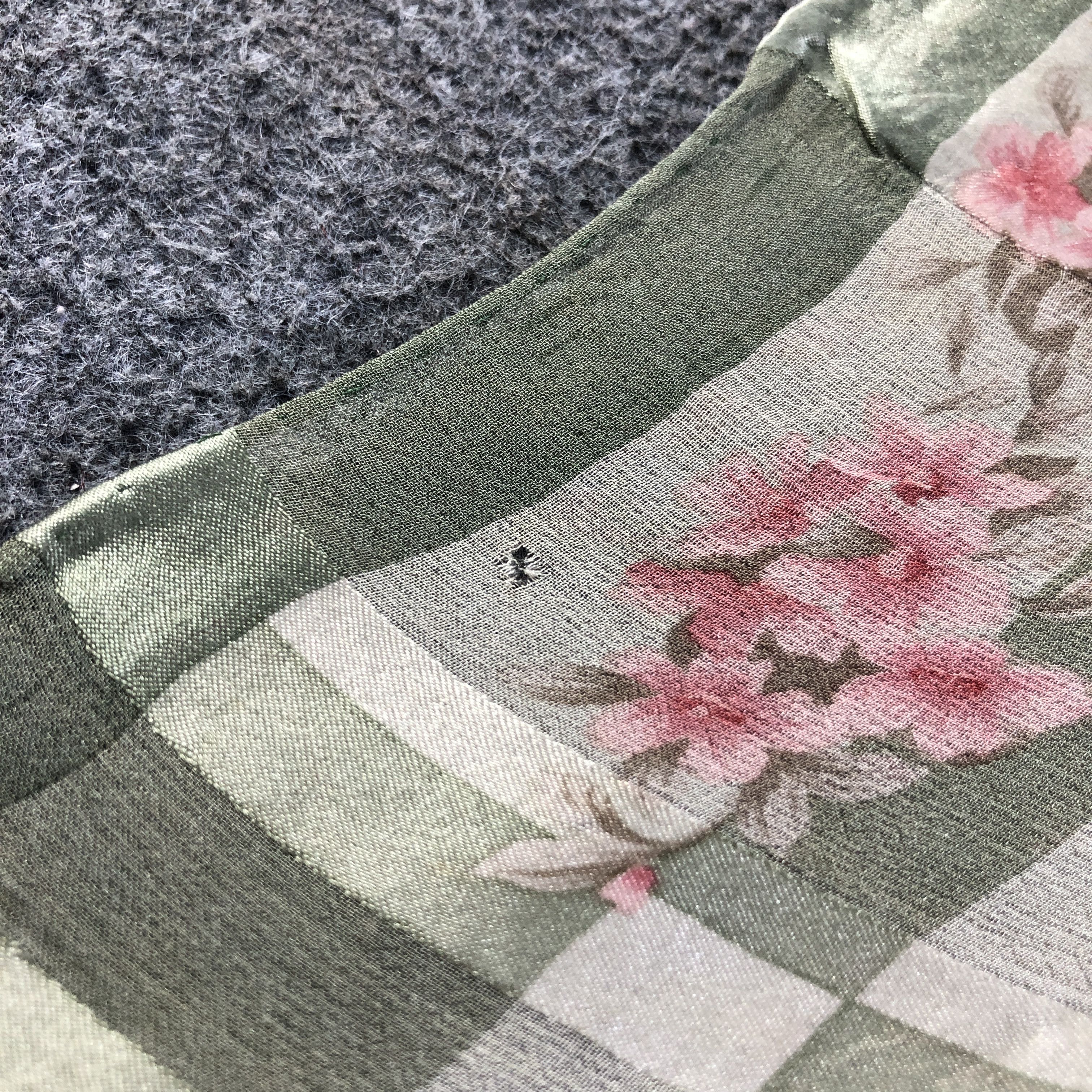 Hardy Amies Hardy Amies Floral Hand Rolled Silk Scarf M1045 Size ONE SIZE - 8 Thumbnail