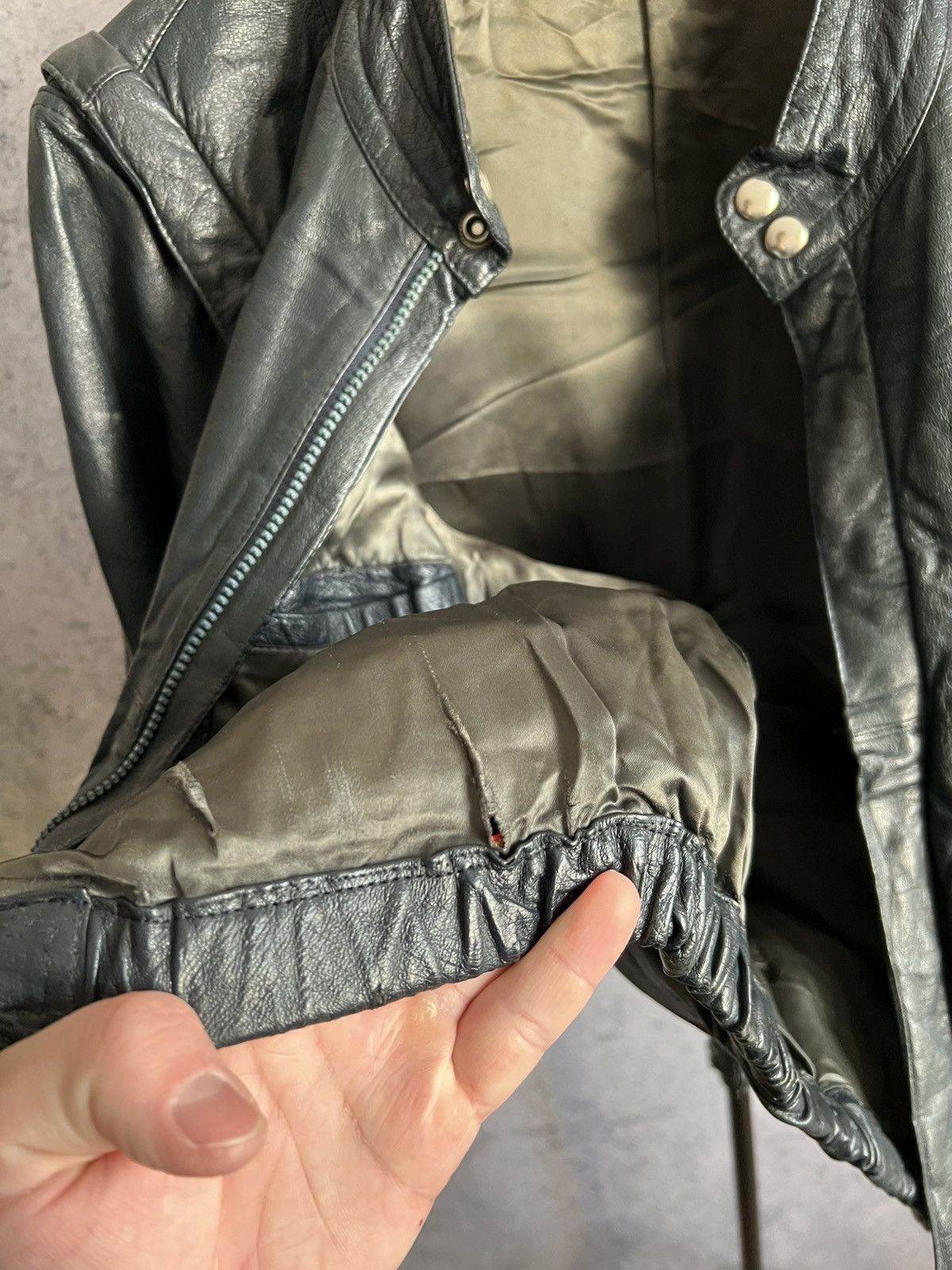 Genuine Leather Vintage Genuine Leather Bomber Jacket 90s Transformer Vest Size US L / EU 52-54 / 3 - 15 Thumbnail