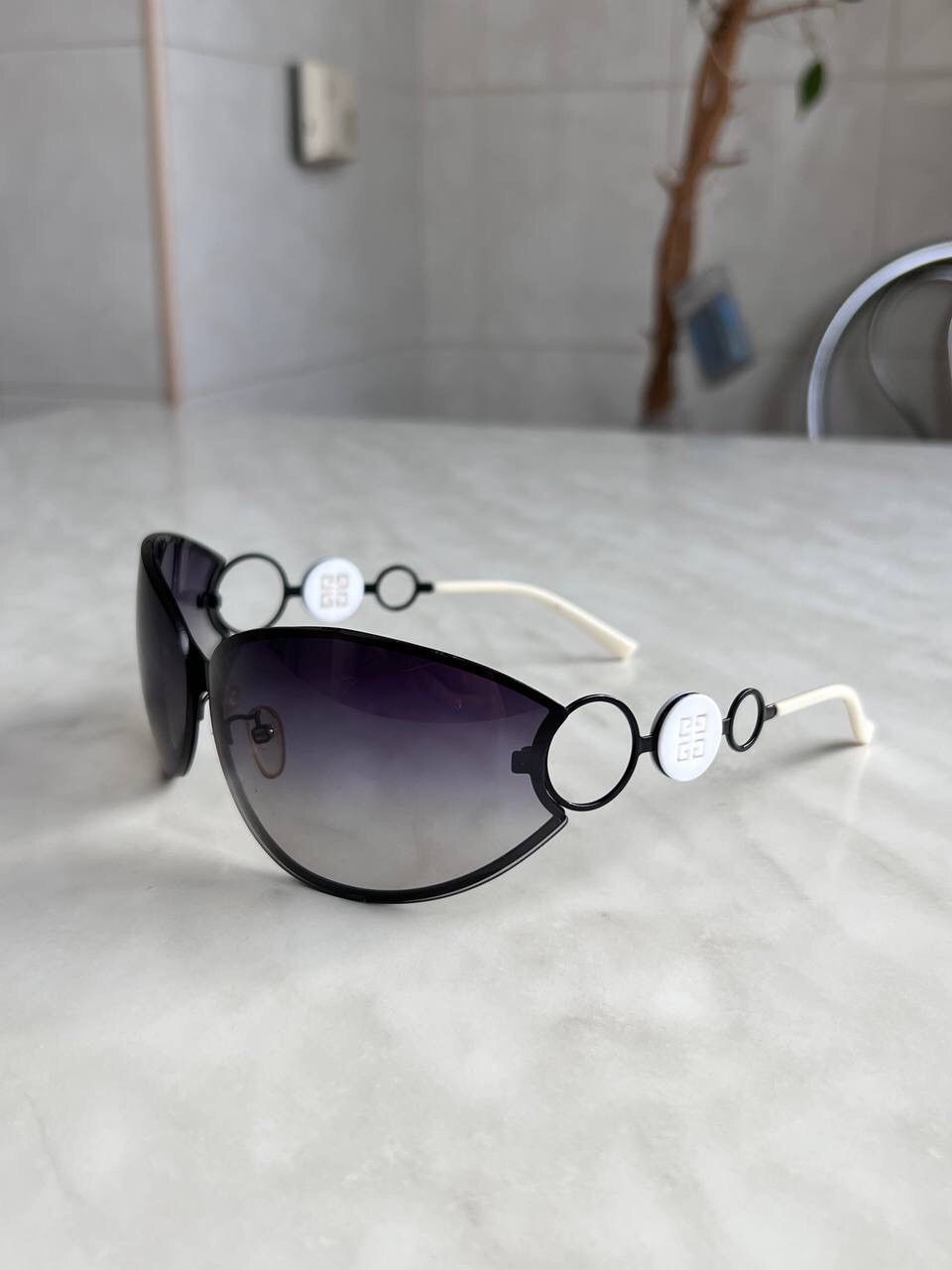 Givenchy Vintage Givenchy Sunglasses Futuristic Form SGV220 MASK 00s Size ONE SIZE - 2 Thumbnail