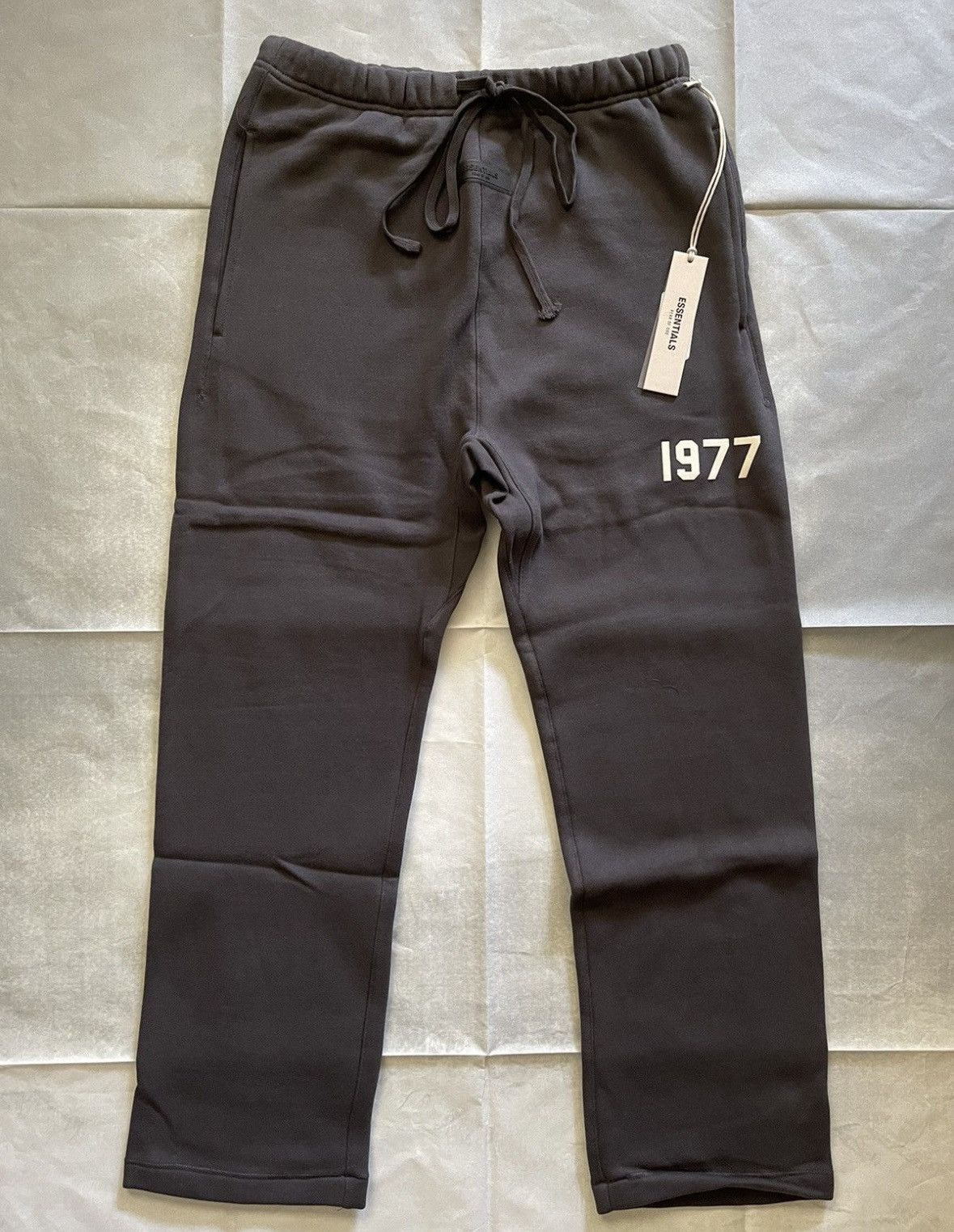 パンツ FOG - Fear Of God Essentials 1977 NWT FOG Fear of God Essentials 1977 Tapered Joggers