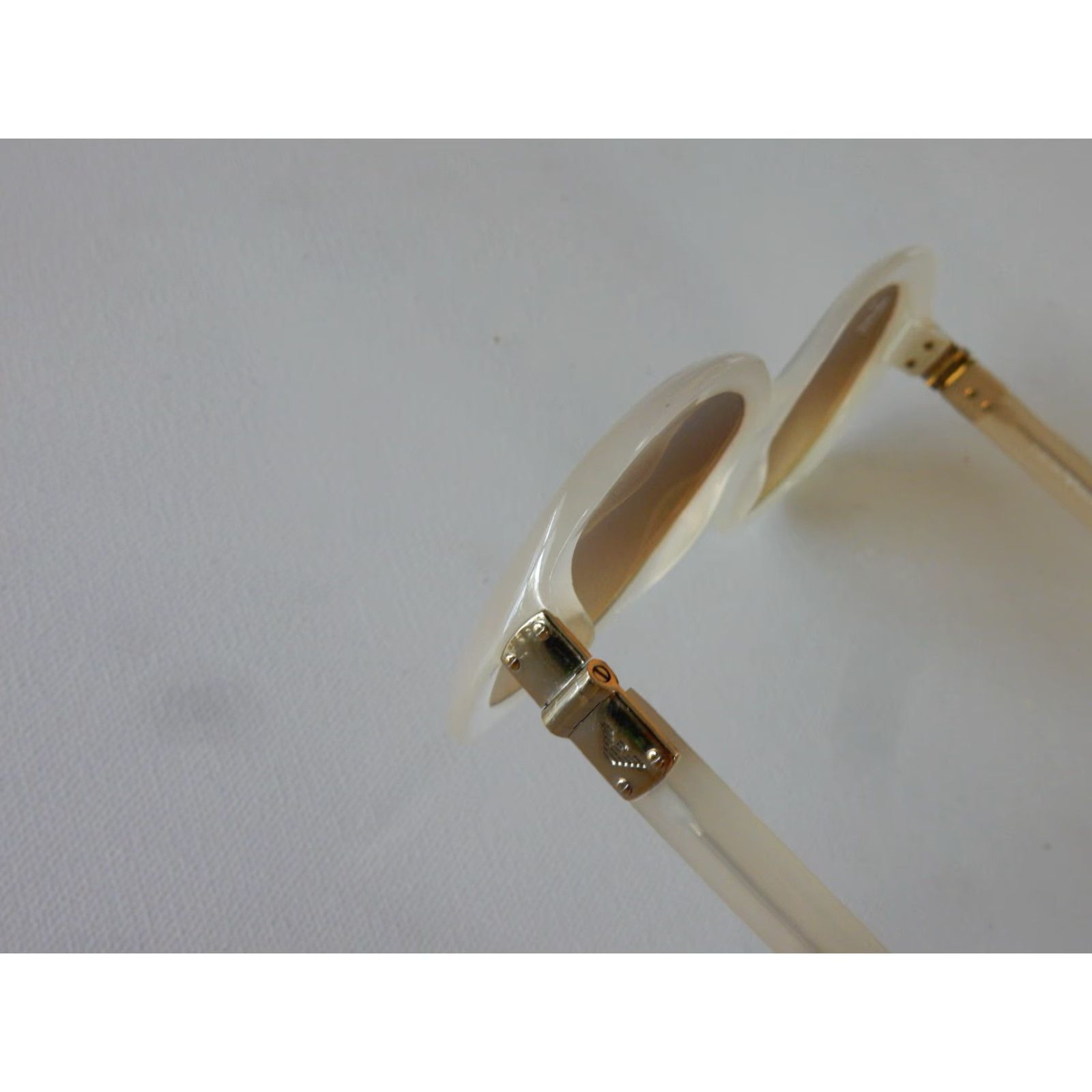 Emporio Armani VINTAGE Emporio Armani Sunglasses Women Ivory 56mm 19x135mm Classic Designer Accessories Size ONE SIZE - 4 Thumbnail