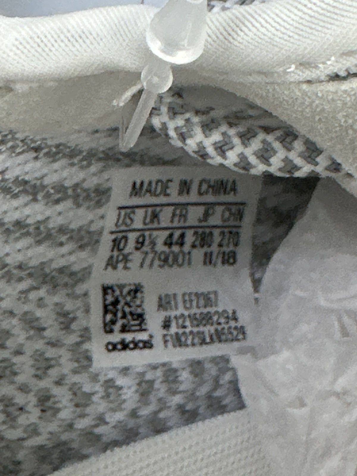 Adidas × Kanye West Yeezy Boost 350 V2 Static Reflective Size US 10 / EU 43 - 8 Thumbnail