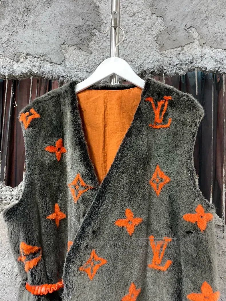 Louis Vuitton Louis Vuitton Fur vest Size US S / EU 44-46 / 1 - 3 Thumbnail
