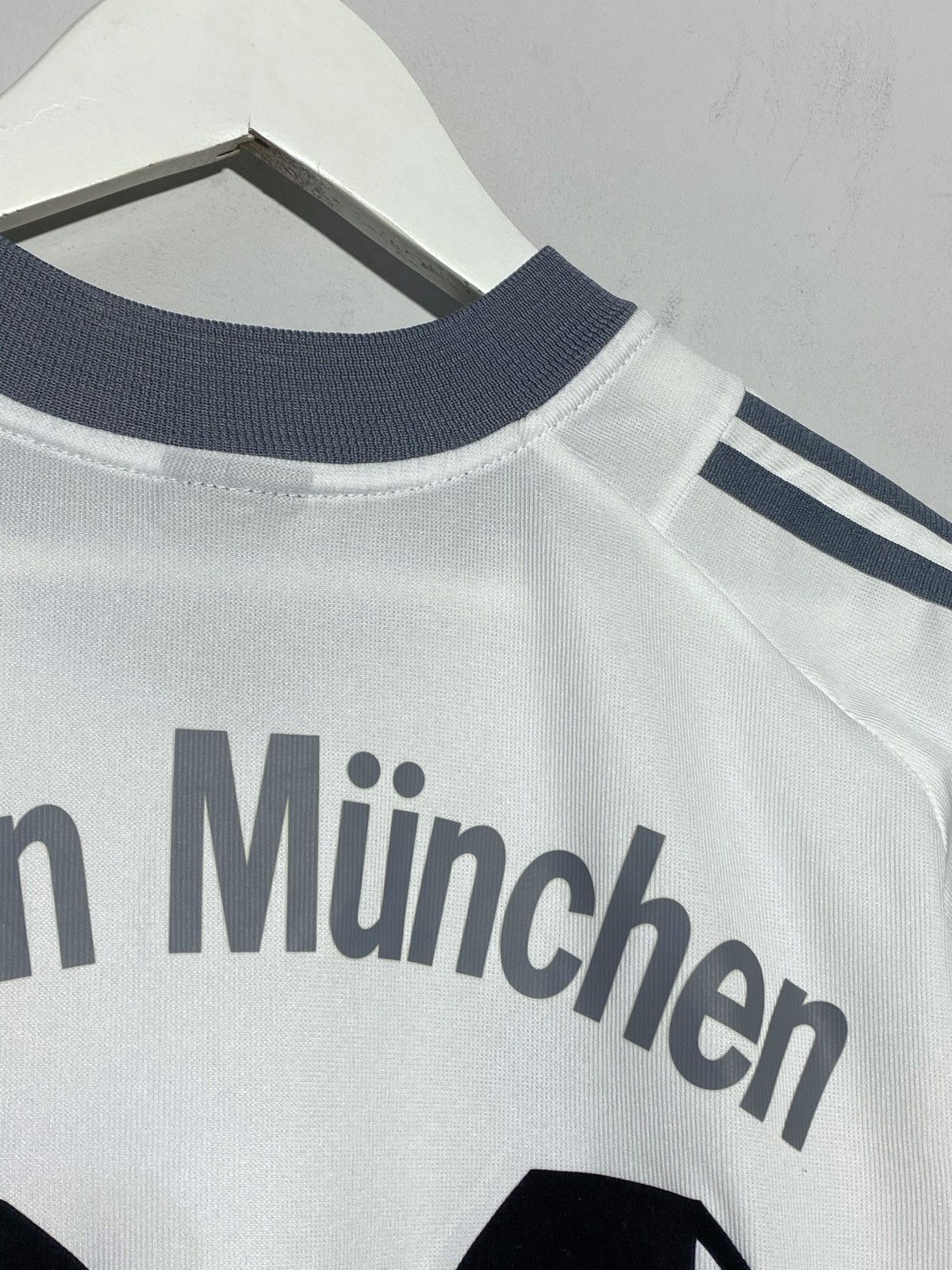 Adidas #24 Santa Cruz Bayern Munchen 2002/03 Away Adidas Jersey Size US L / EU 52-54 / 3 - 11 Thumbnail