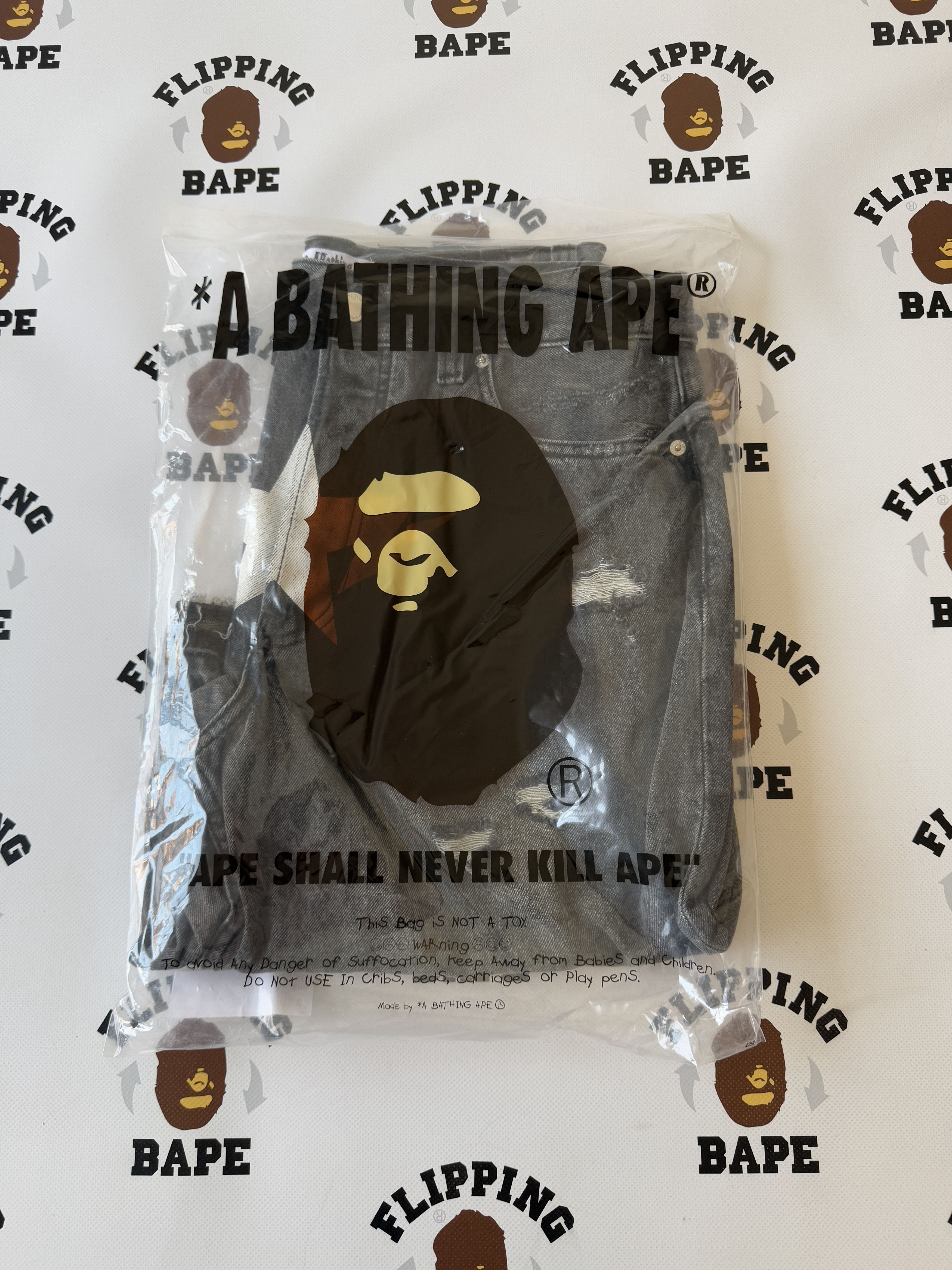 Bape BAPE DESTROYED STA RELAXED FIT 13OZ DEMIN SHORTS Size US 32 / EU 48 - 15 Thumbnail
