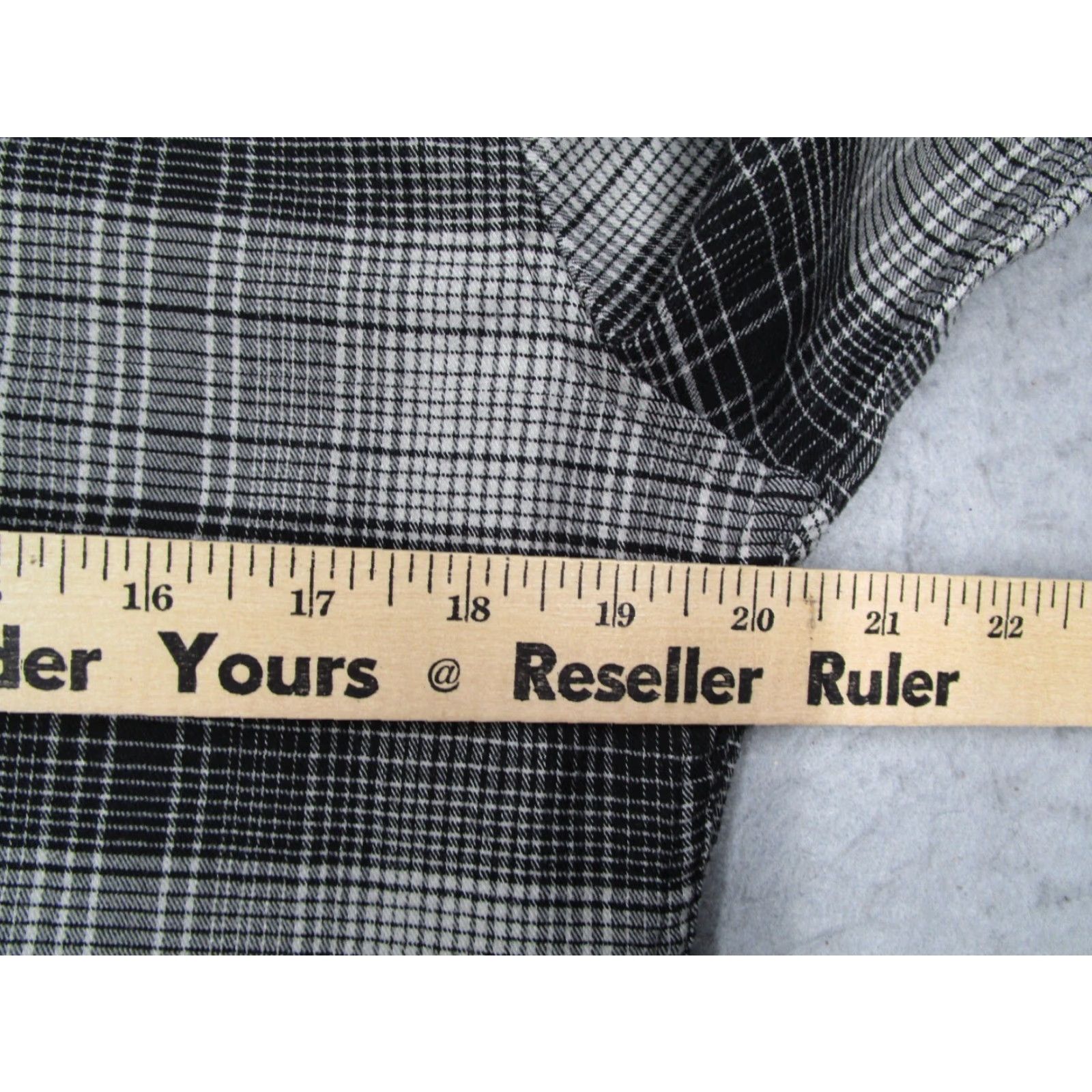 Lululemon Lululemon Shirt Mens Medium Gray Plaid Peak Flannel Button Up Long Sleeve Work Shirt Size US M / EU 48-50 / 2 - 5 Thumbnail