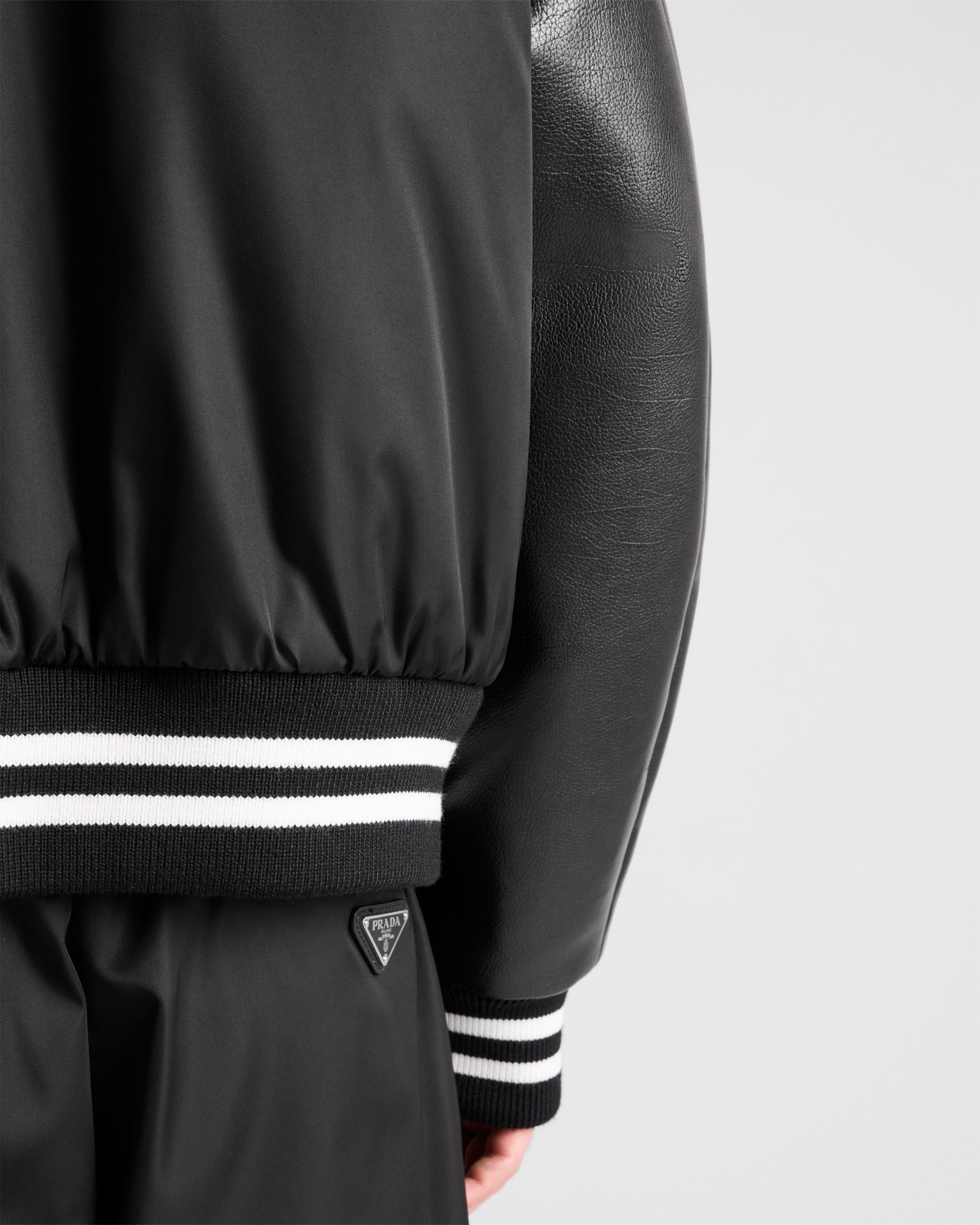 Prada o1la1rc1a0925 Oversized Re-Nylon Bomber Jacket in Black Size US M / EU 48-50 / 2 - 5 Thumbnail