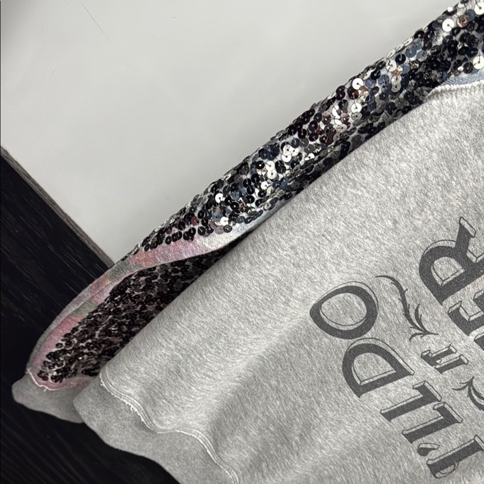 Other NWT Trust Gray Sequin Sleeve Women's Sweatshirt Size S Size S / US 4 / IT 40 - 6 Thumbnail