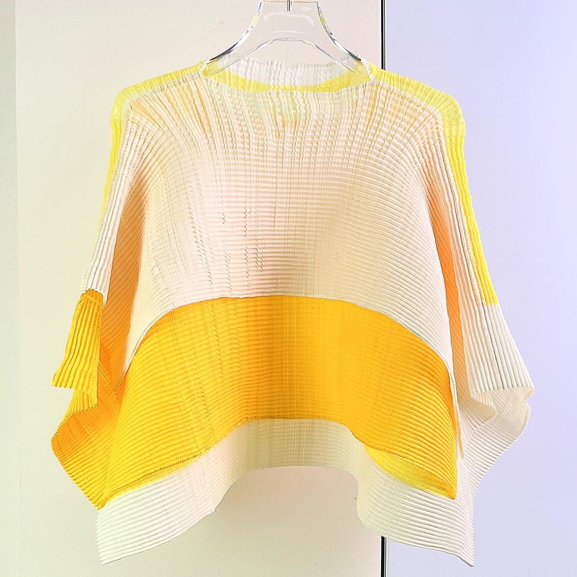 Issey Miyake Issey Miyake Yellow Pleated Top Size 2 Size M / US 6-8 / IT 42-44 - 1 Thumbnail