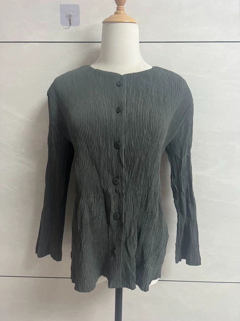 Issey Miyake Issey Miyake A grey cardigan coat Size M / US 6-8 / IT 42-44 - 1 Thumbnail