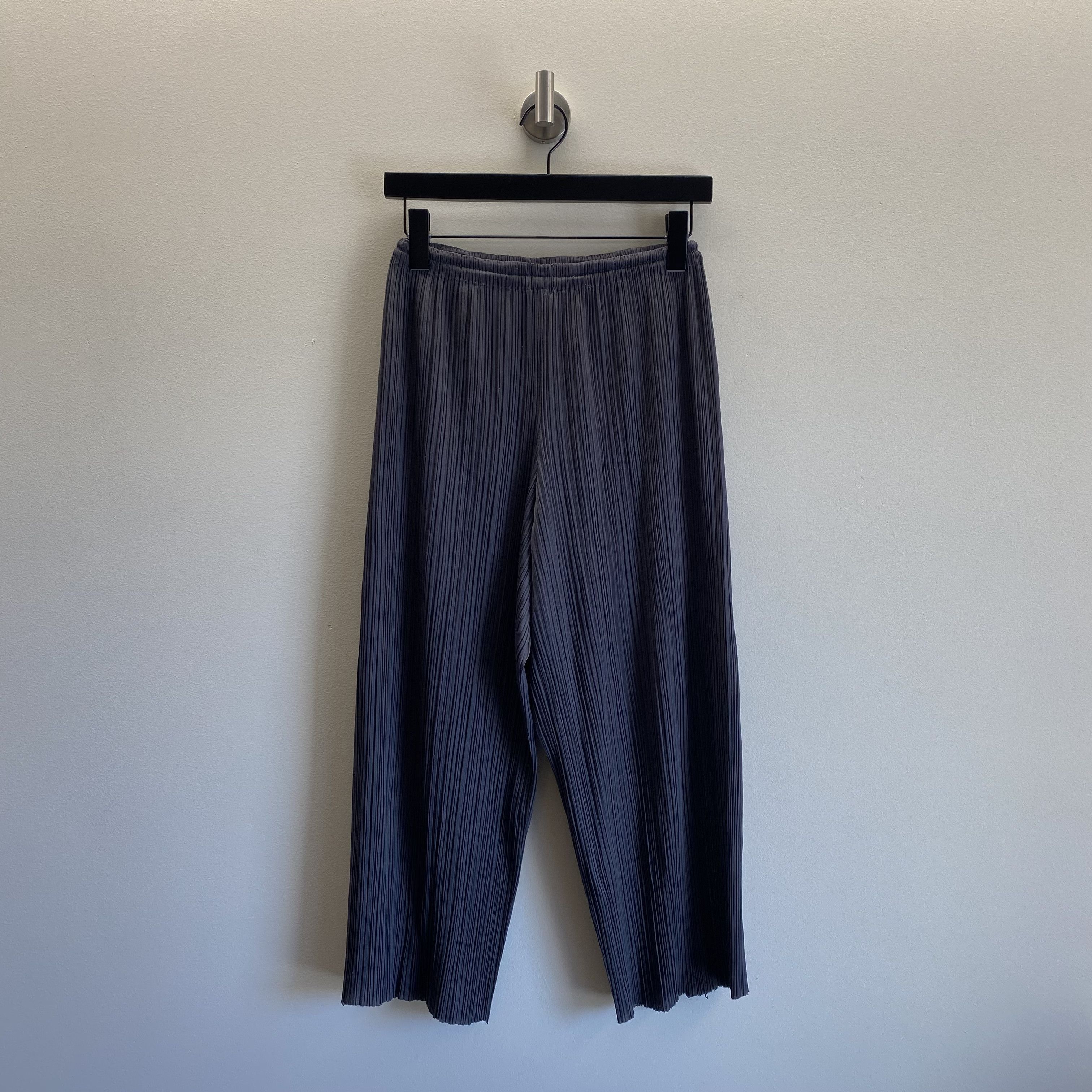 Issey Miyake Issey Miyake Grey Pleats Please Cut Off Caprese Size 24" / US 00 / IT 34 - 1 Thumbnail