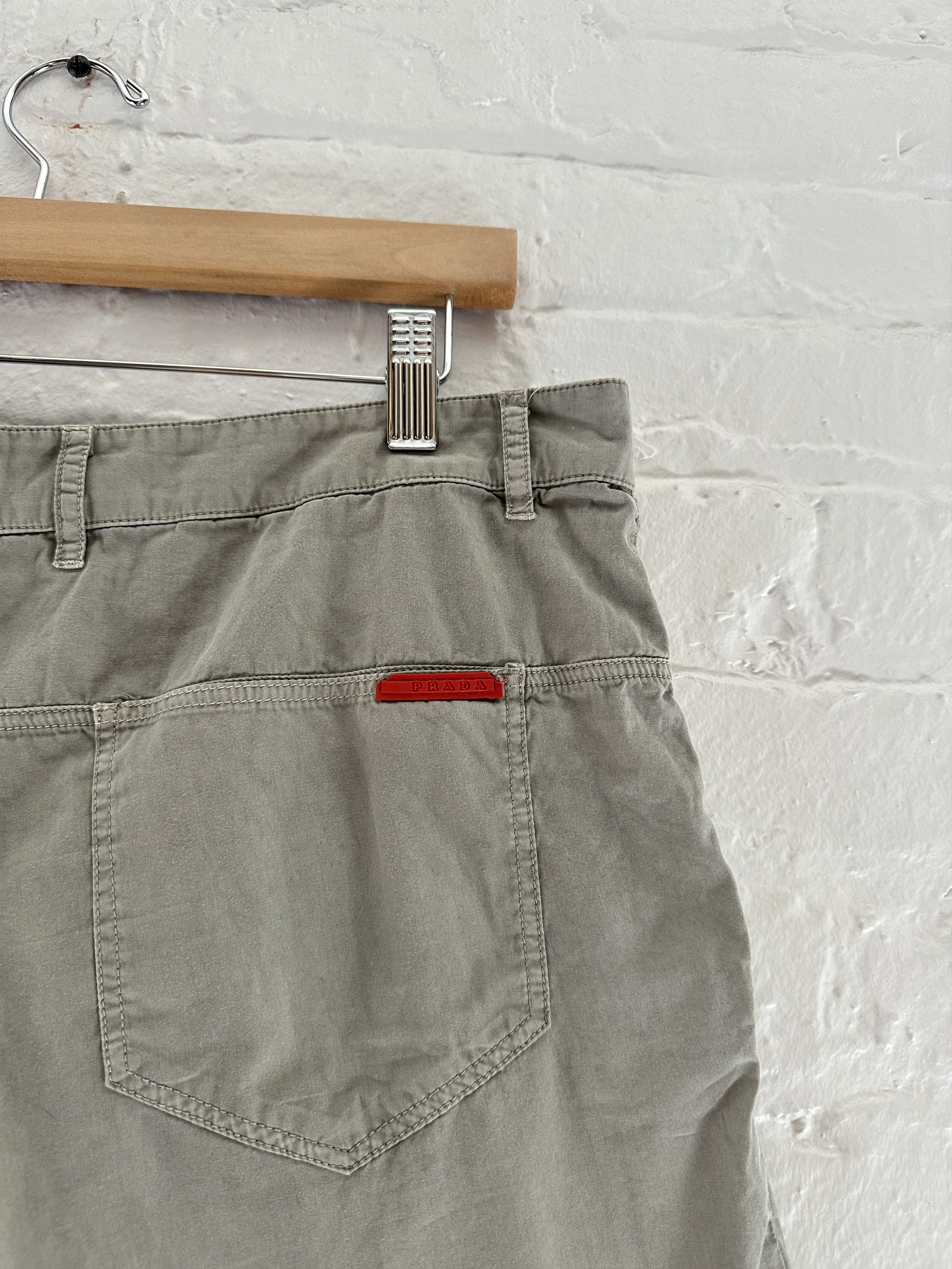 Prada Prada Red Tab Shorts Size US 34 / EU 50 - 4 Thumbnail