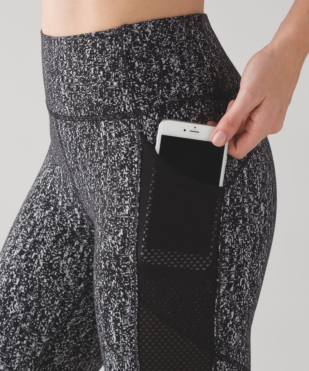 Lululemon Lululemon Leggings Size 4 Fit Physique Crop athletic workout Size 27" / US 4 / IT 40 - 2 Thumbnail
