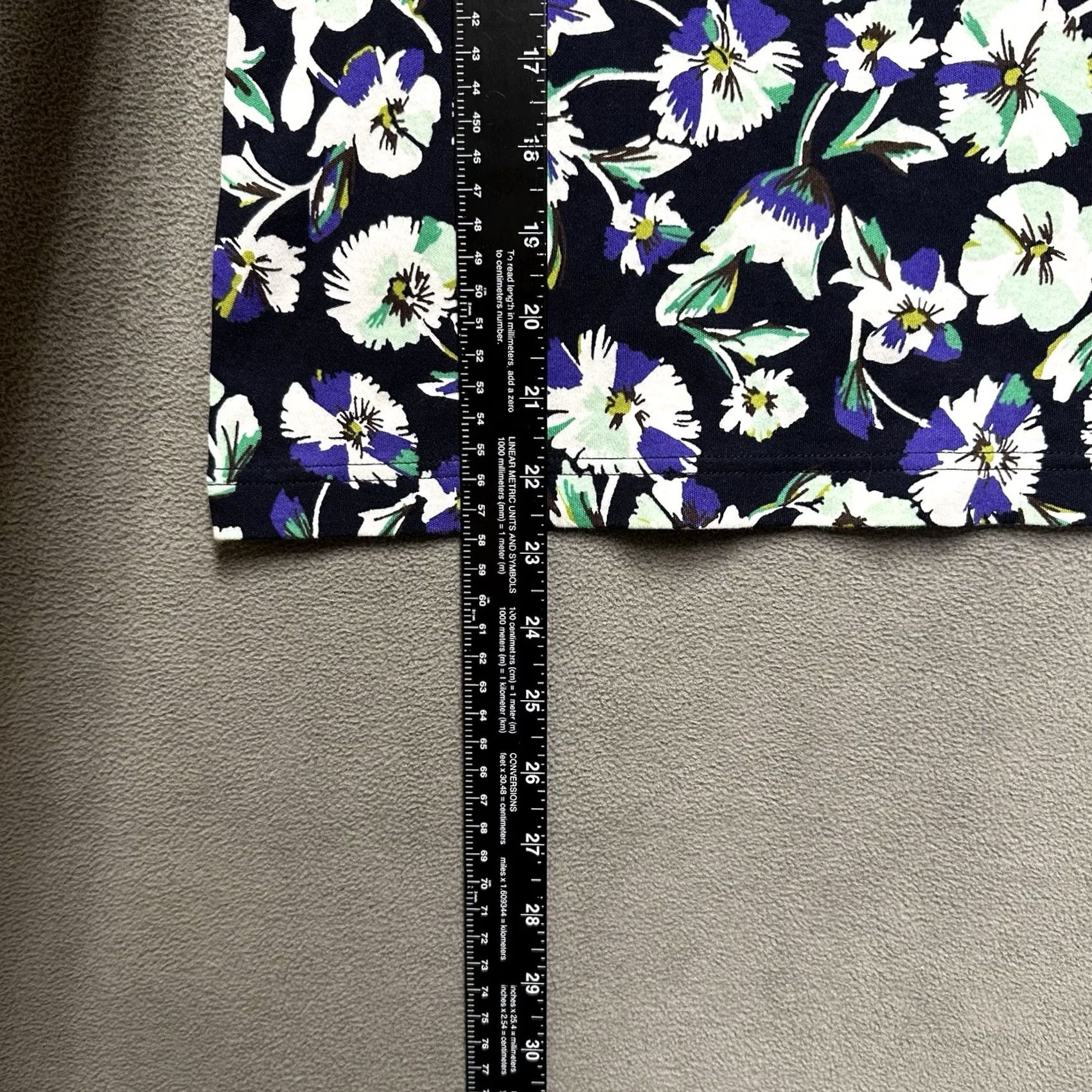 Croft & Barrow Croft & Barrow Blouse Womens PM Petite Blue Floral 3/4 Sleeve Boat Neck EUC Size M / US 6-8 / IT 42-44 - 7 Thumbnail