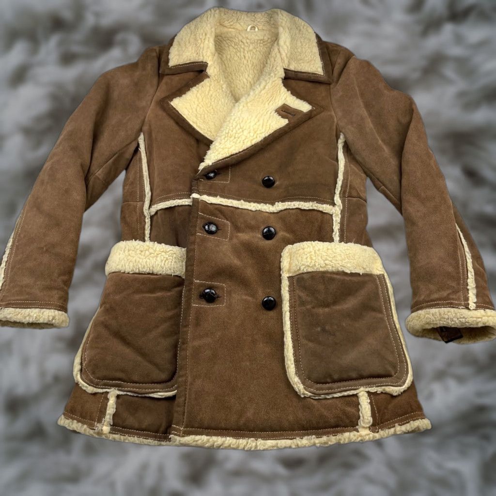 Vintage VTG The American Male Suede Leather Rancher Coat Brown 38 Men Coat Mid-Length Button Sherpa Lined Pockets Vintage Mens Leather Coat Size US XXS / EU 40 - 1 Thumbnail