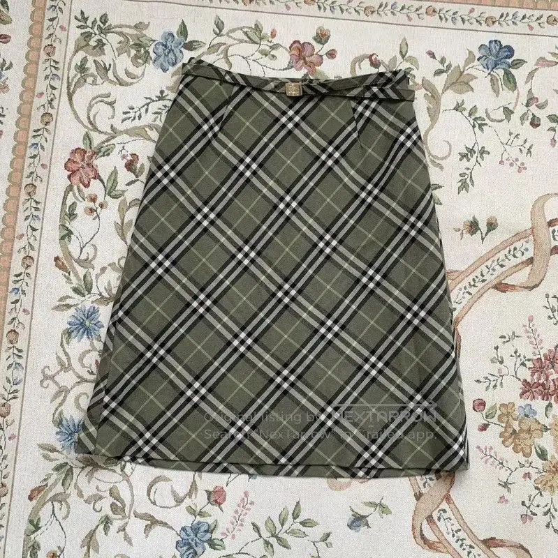 Burberry Burberry Green Wool Plaid Midi Skirt. Size 27" / US 4 / IT 40 - 1 Thumbnail